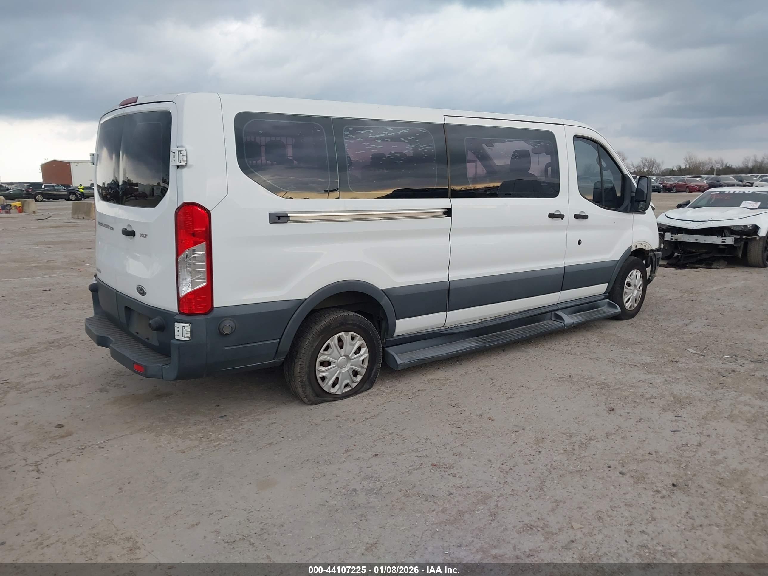 FORD TRANSIT-350 image 4