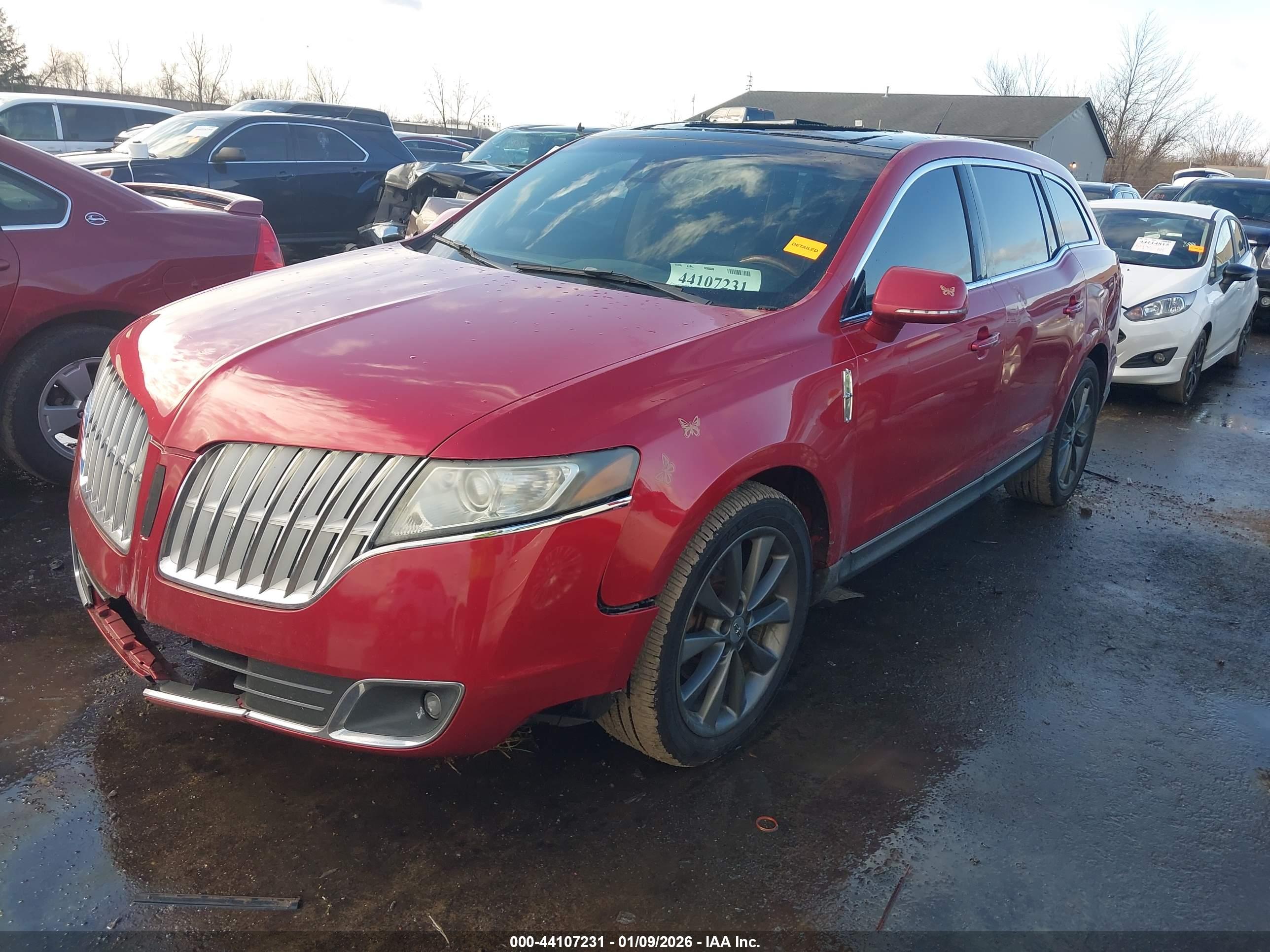 LINCOLN MKT image 2