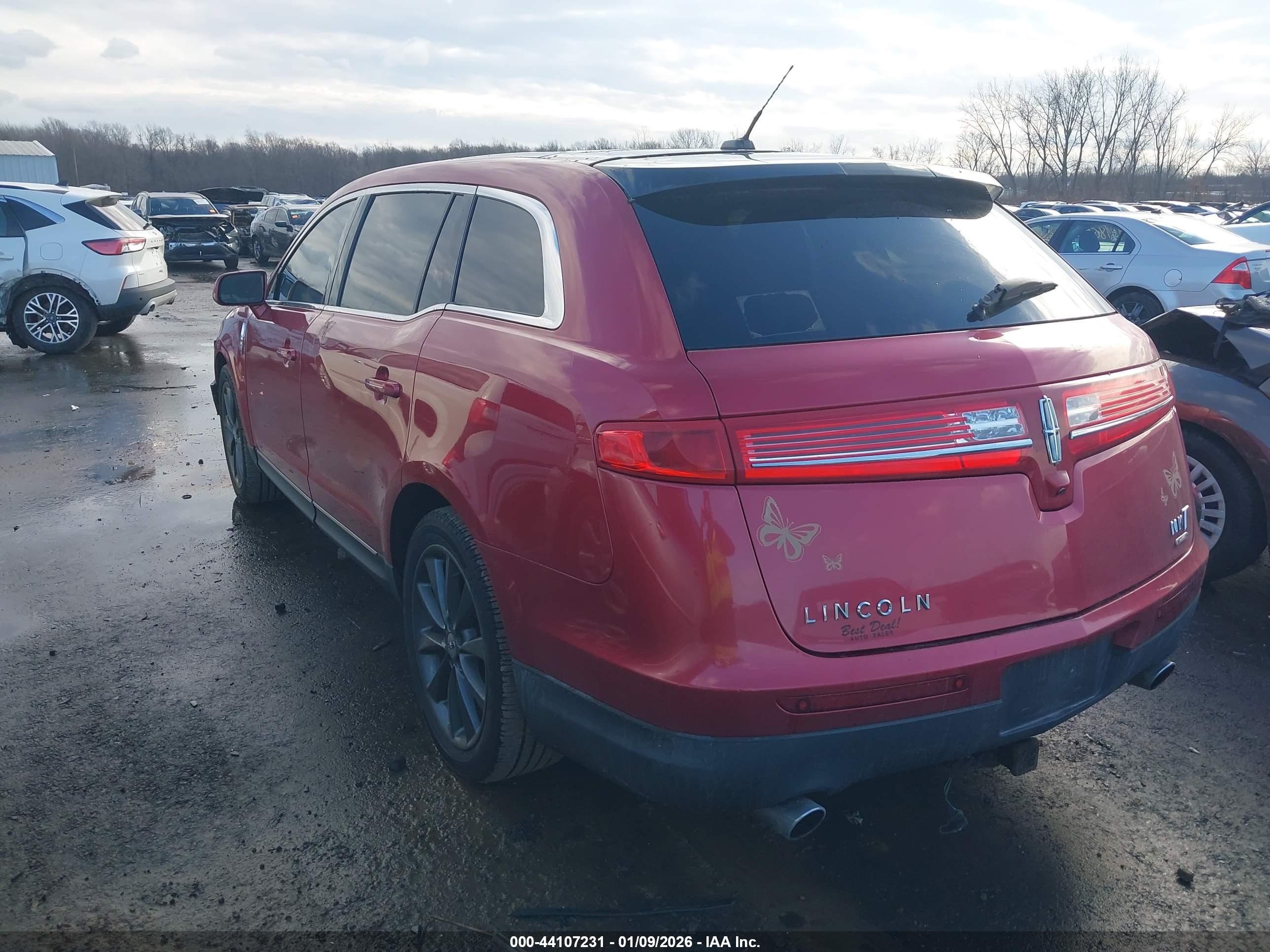 LINCOLN MKT image 3