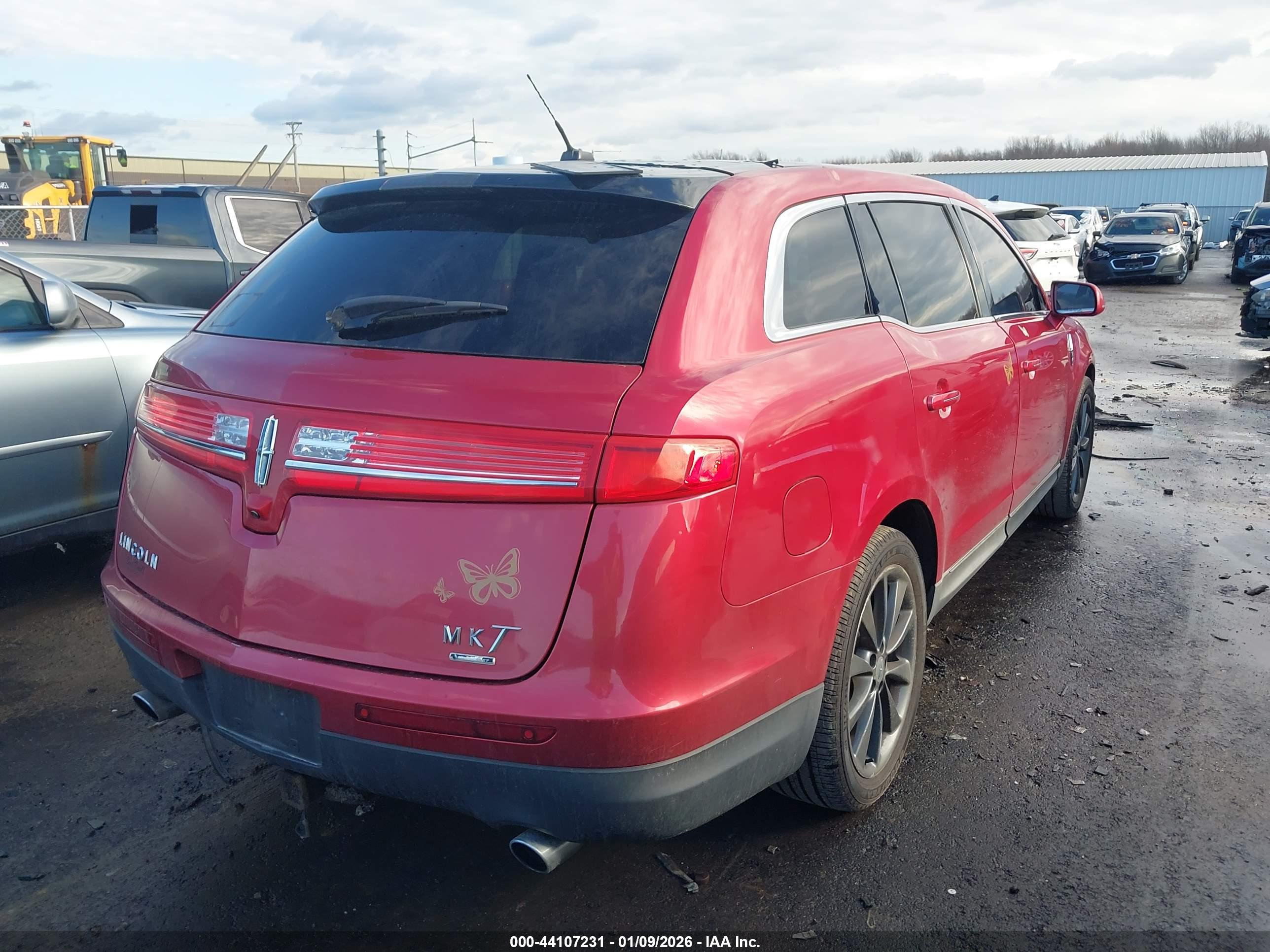 LINCOLN MKT image 4