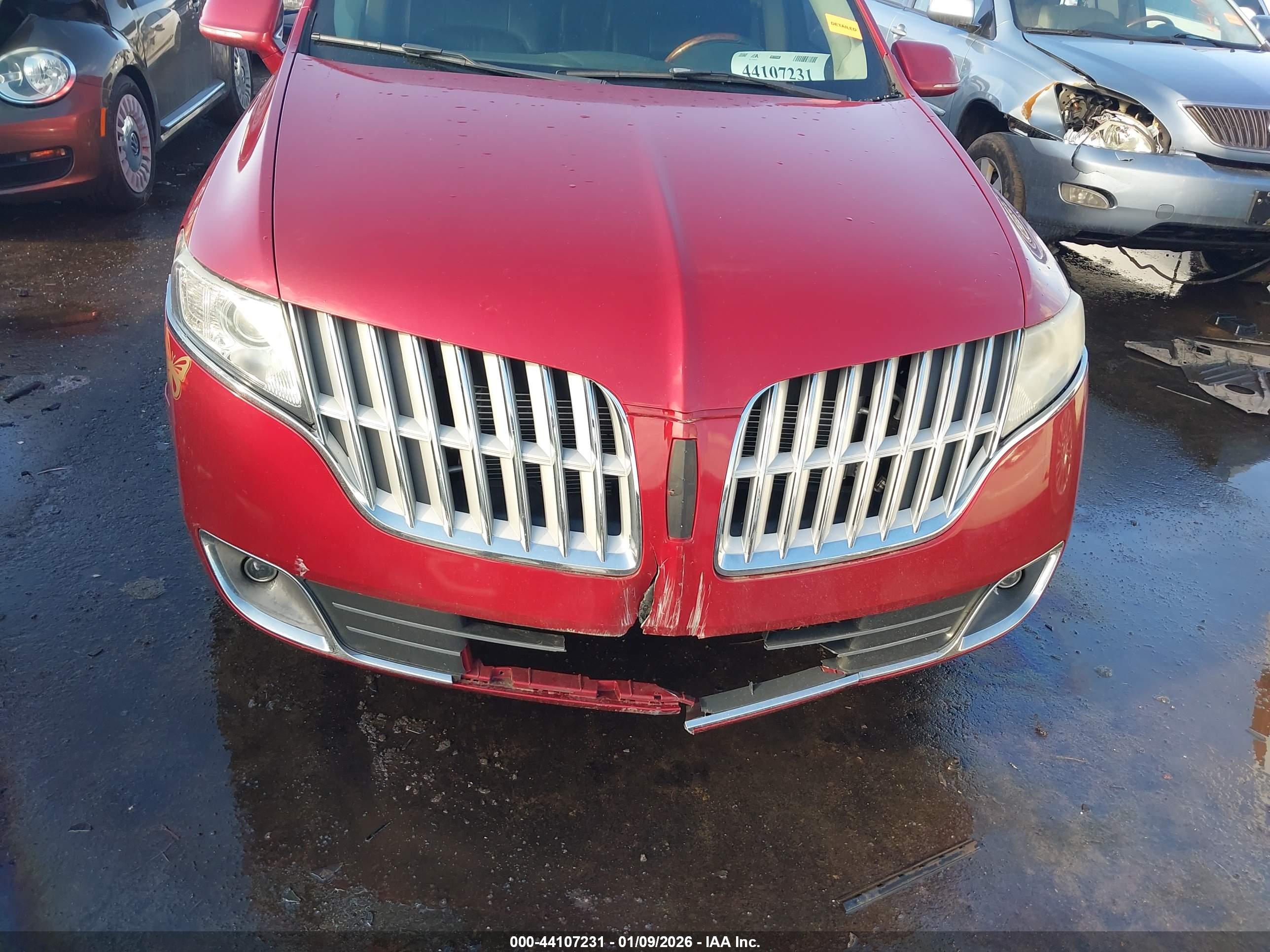 LINCOLN MKT image 6