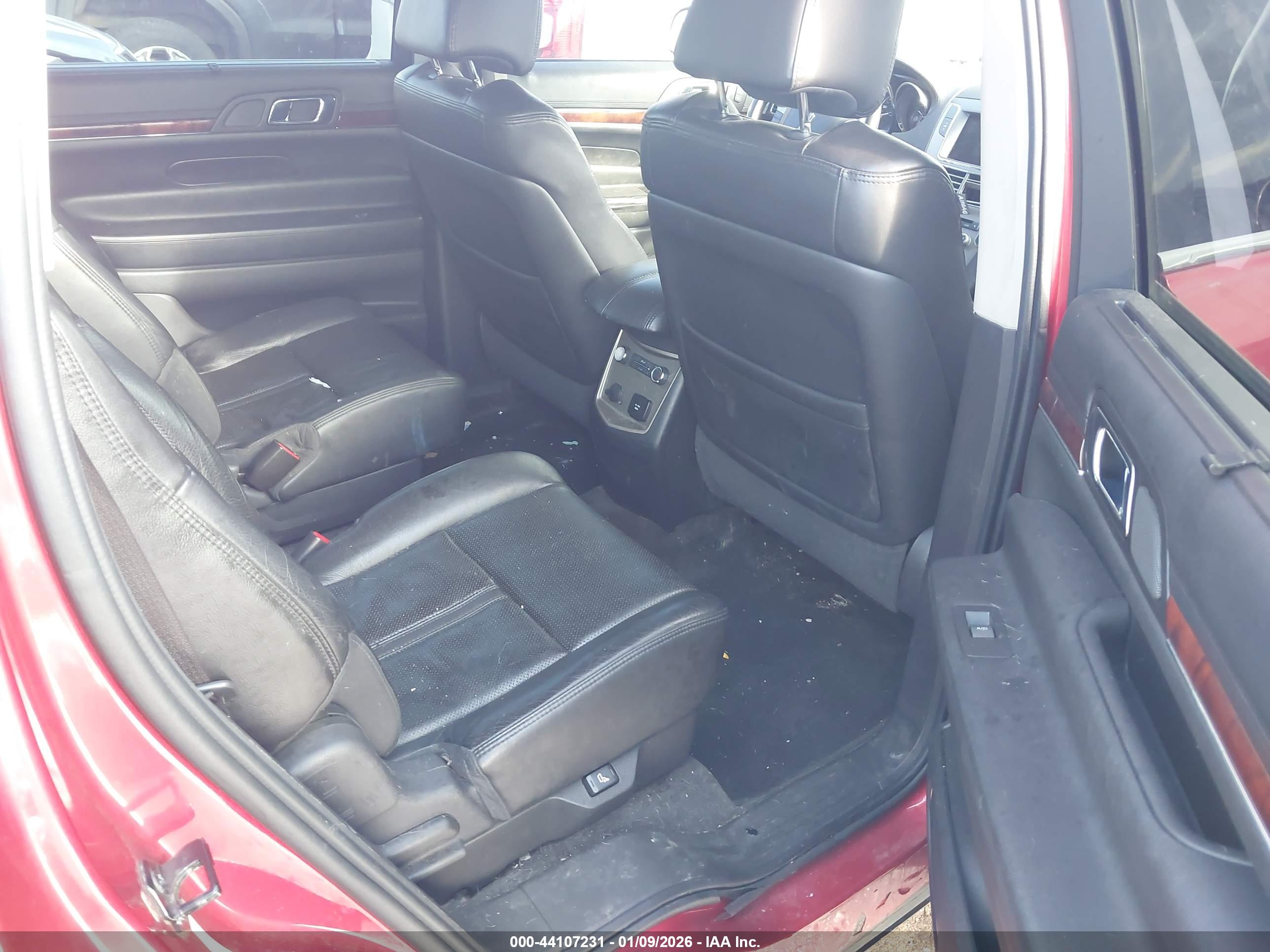 LINCOLN MKT image 8