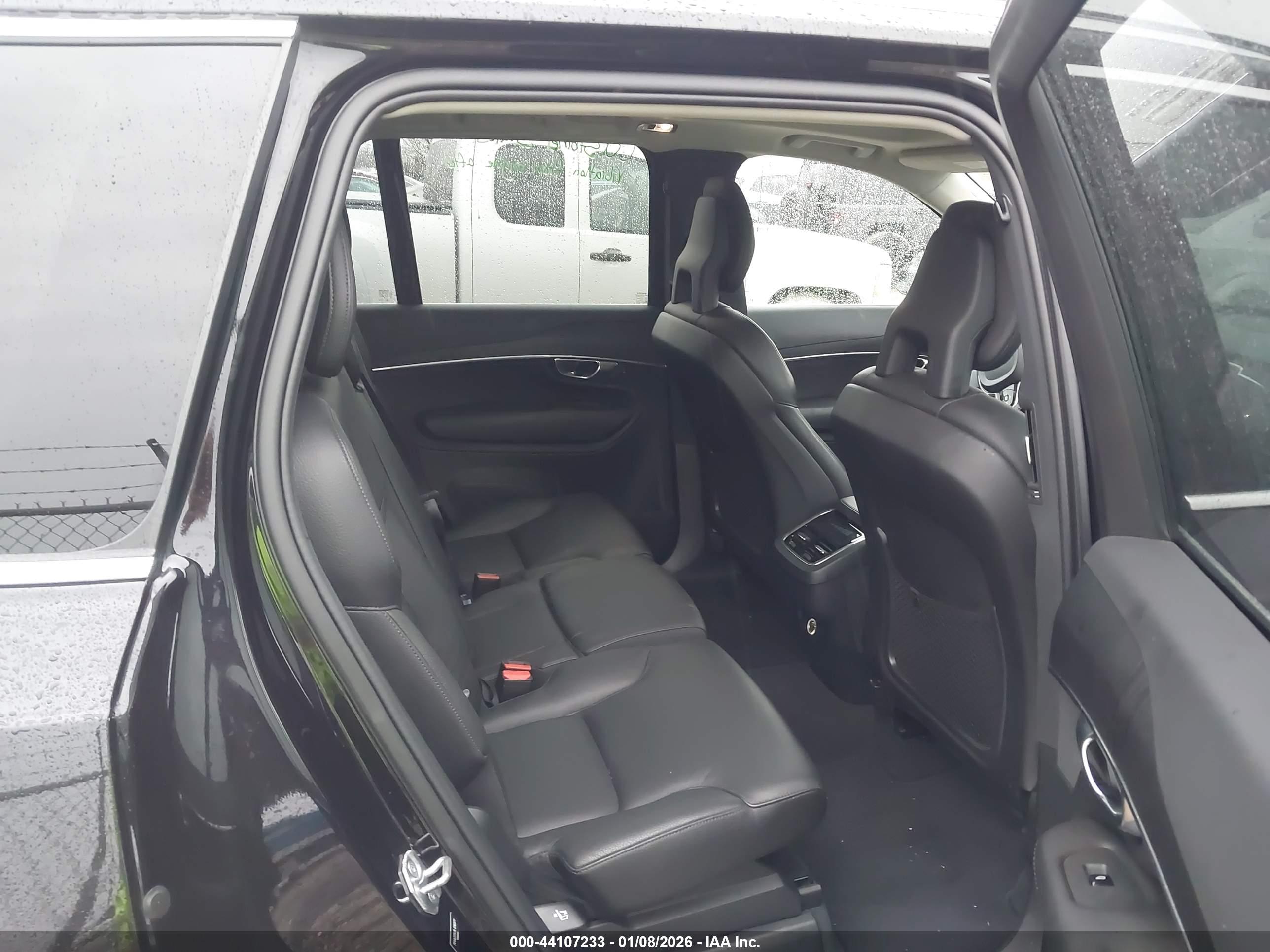 VOLVO XC90 image 8