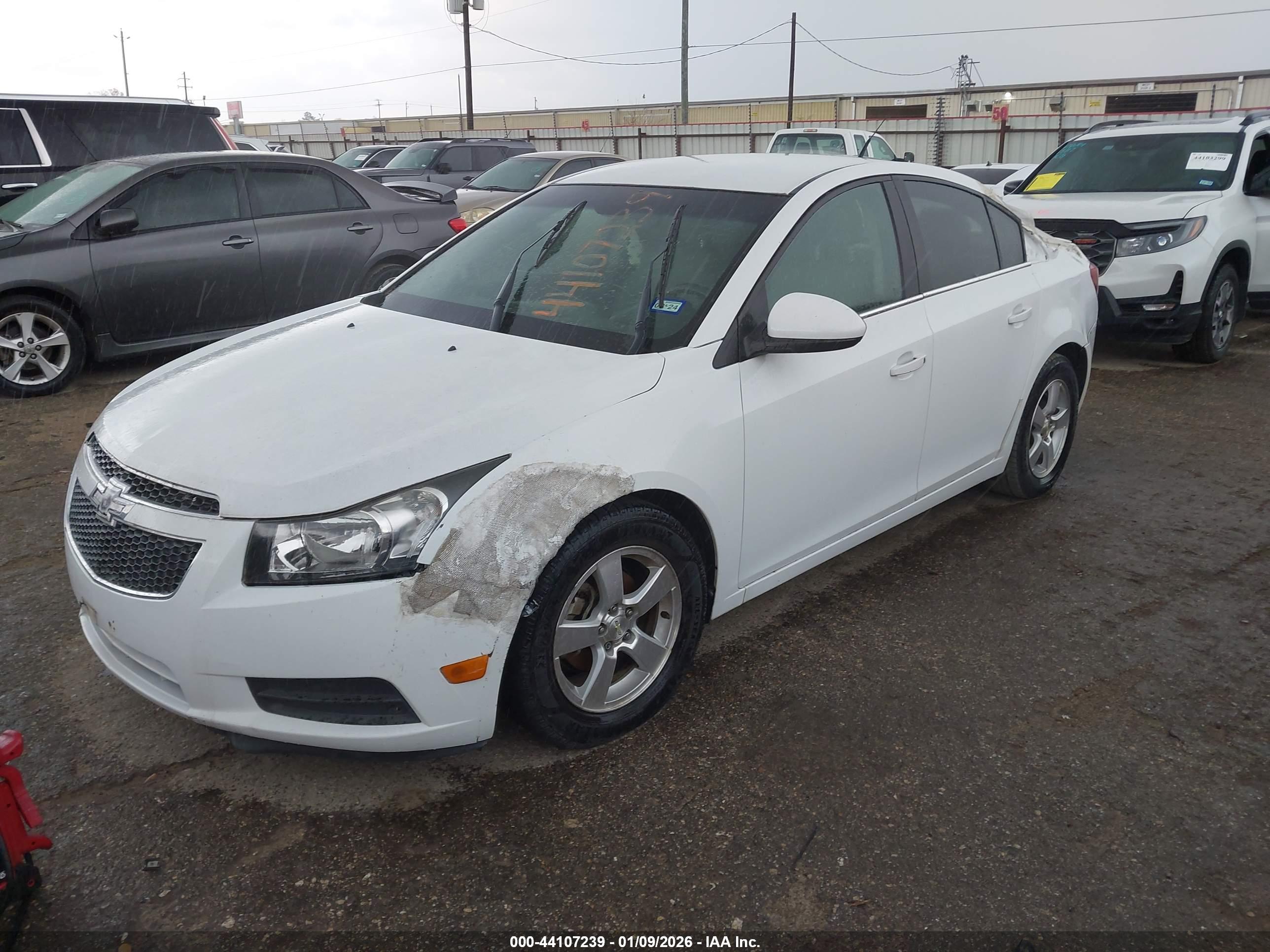 CHEVROLET CRUZE image 2