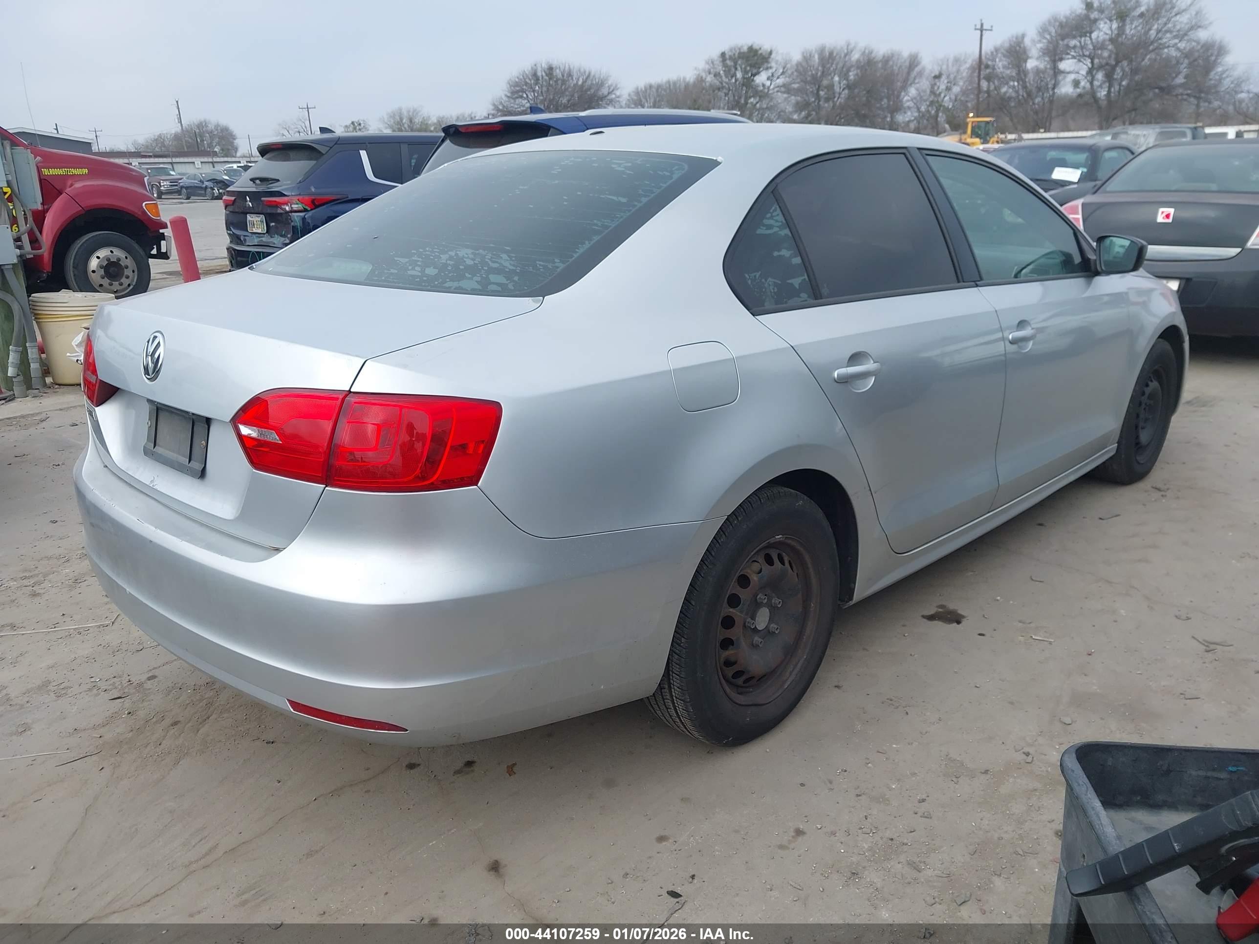VOLKSWAGEN JETTA image 4
