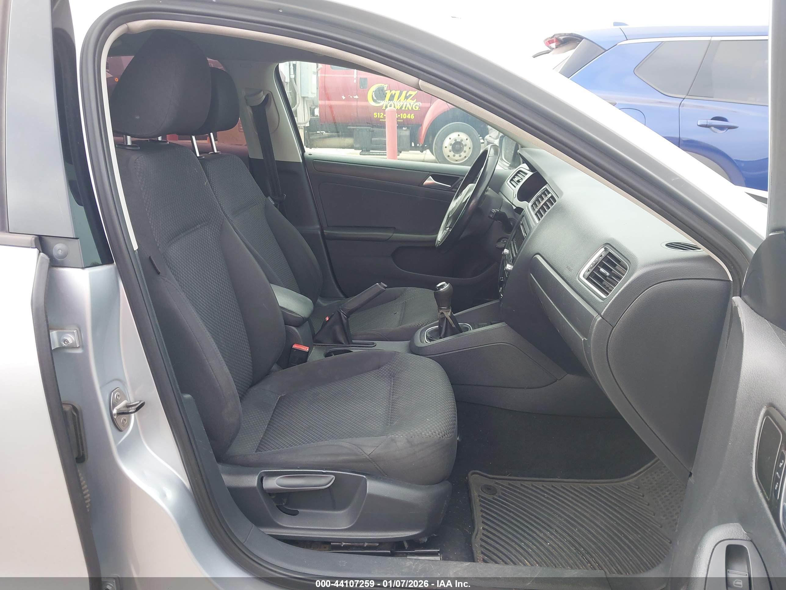 VOLKSWAGEN JETTA image 5