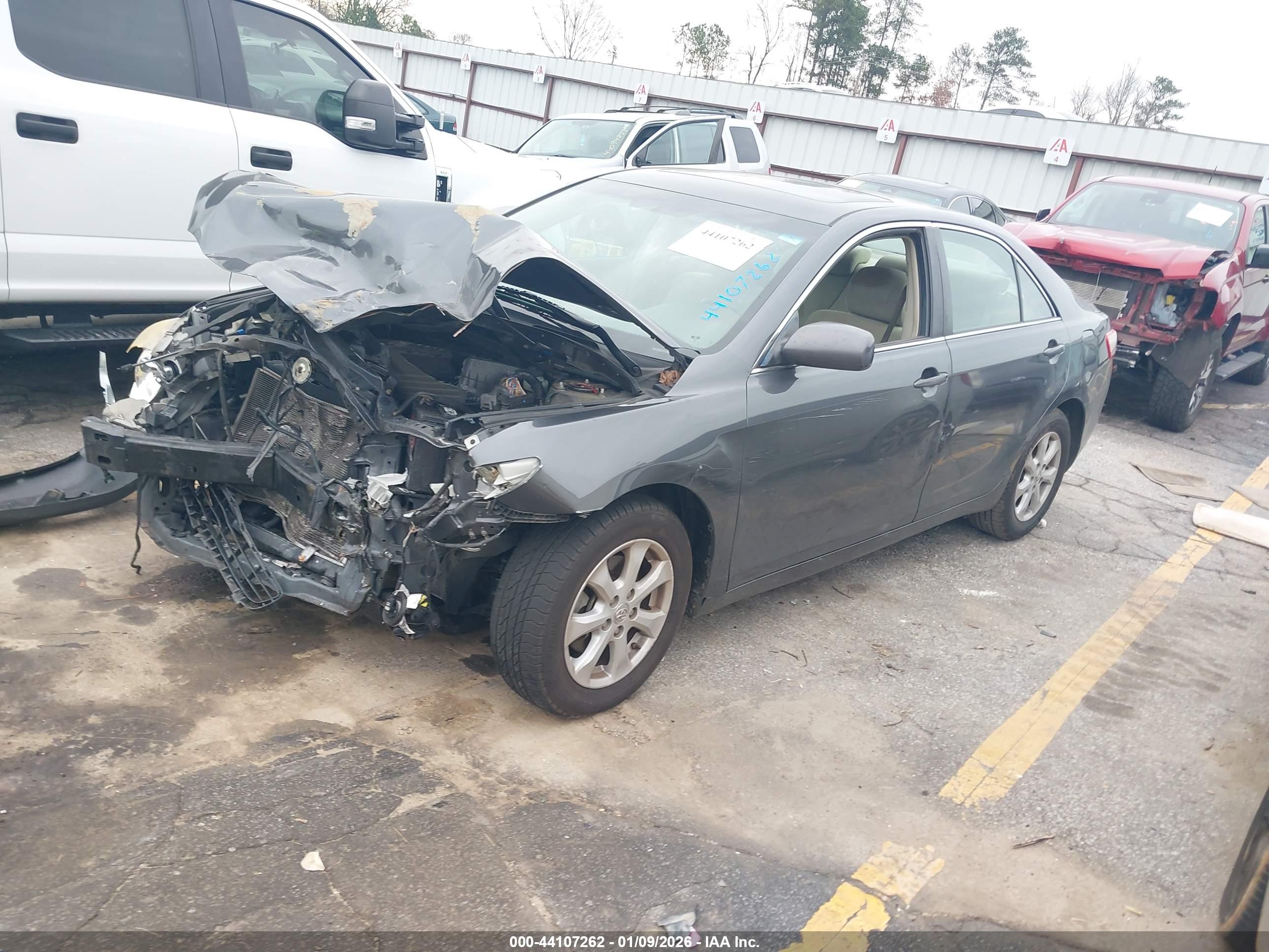 TOYOTA CAMRY image 2