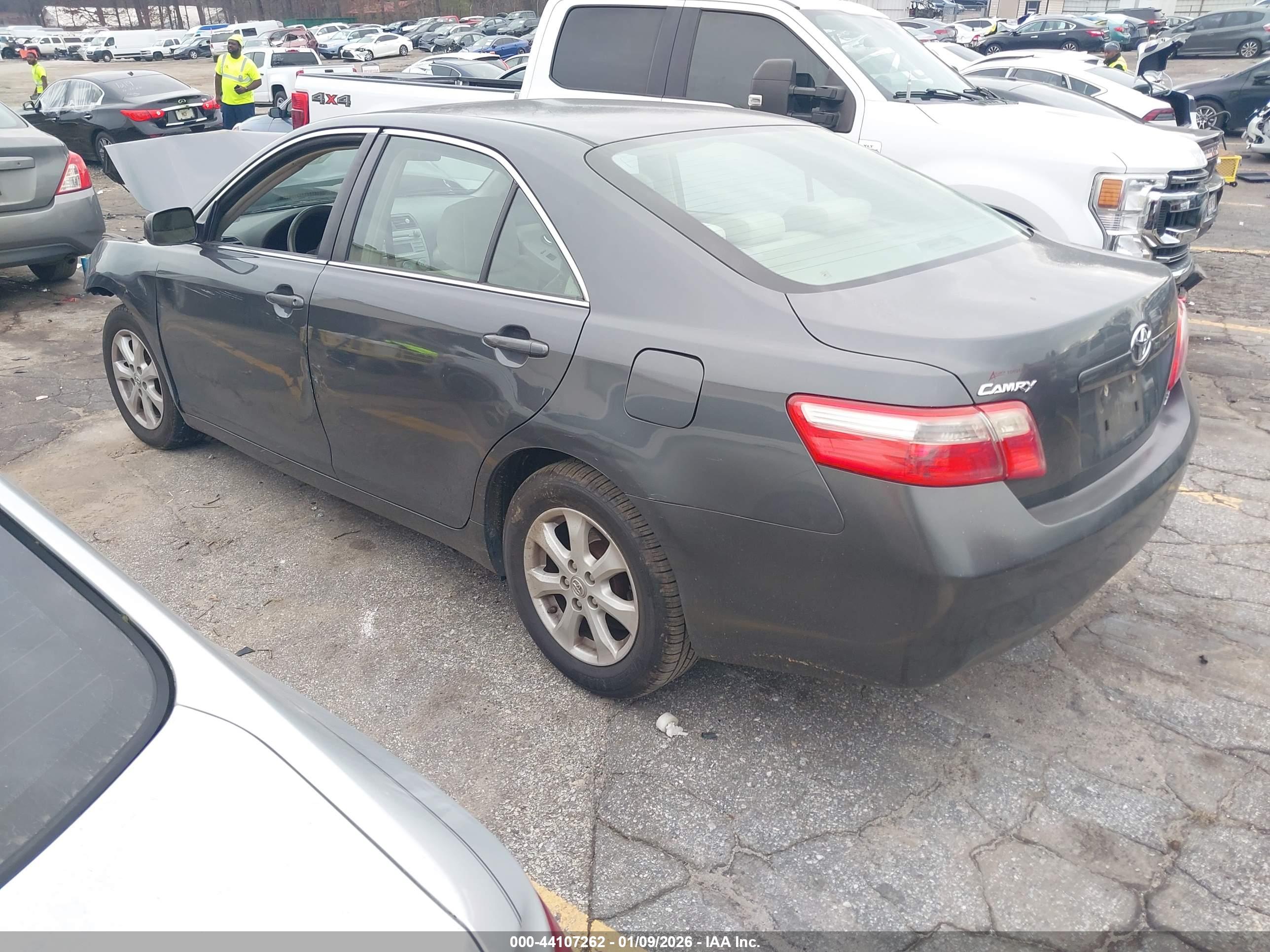 TOYOTA CAMRY image 3