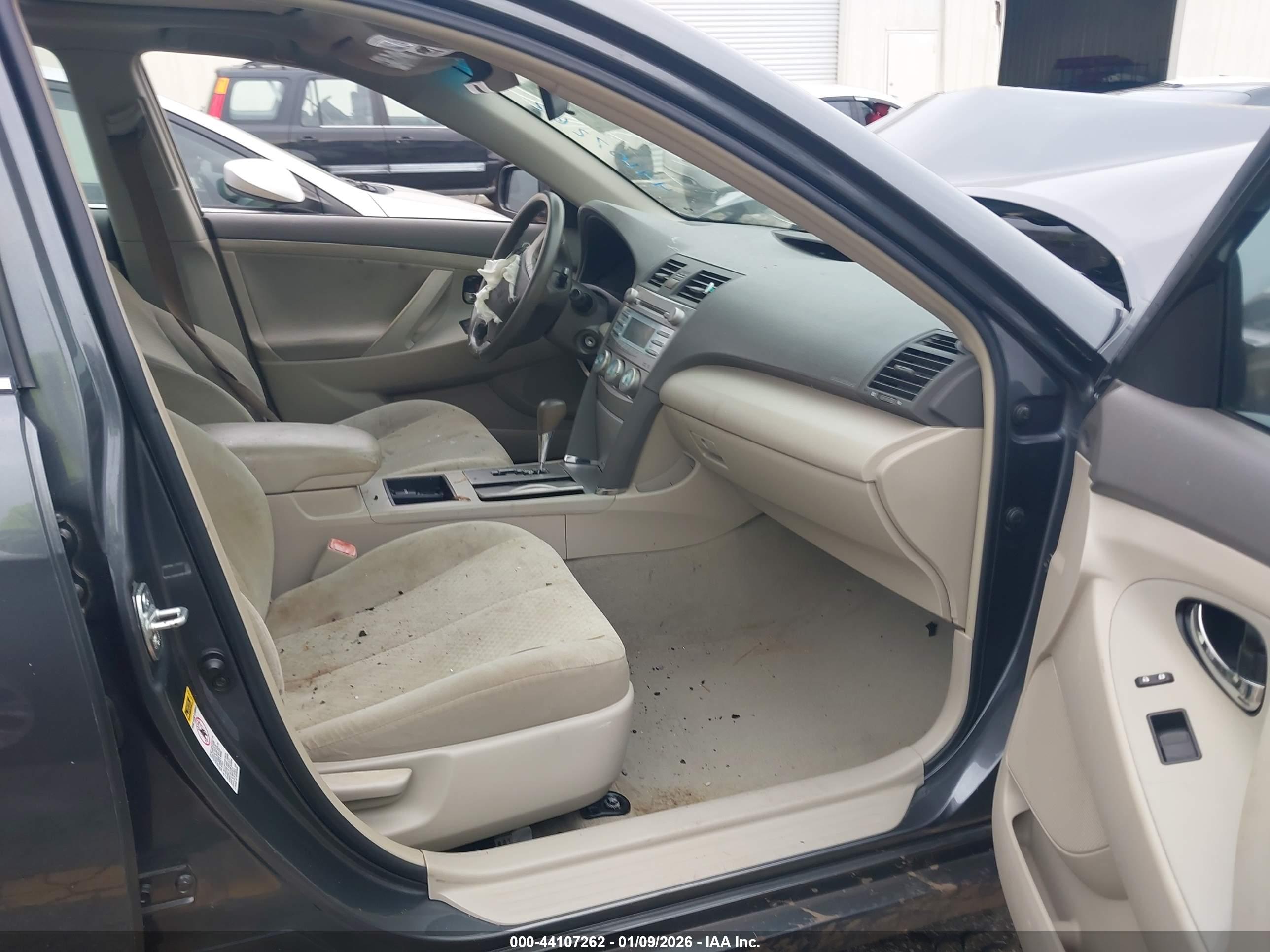 TOYOTA CAMRY image 5