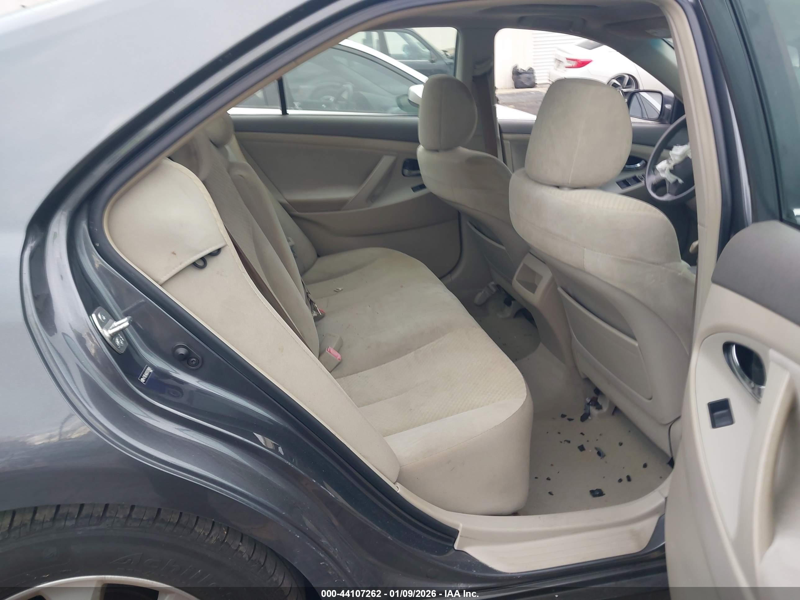 TOYOTA CAMRY image 8