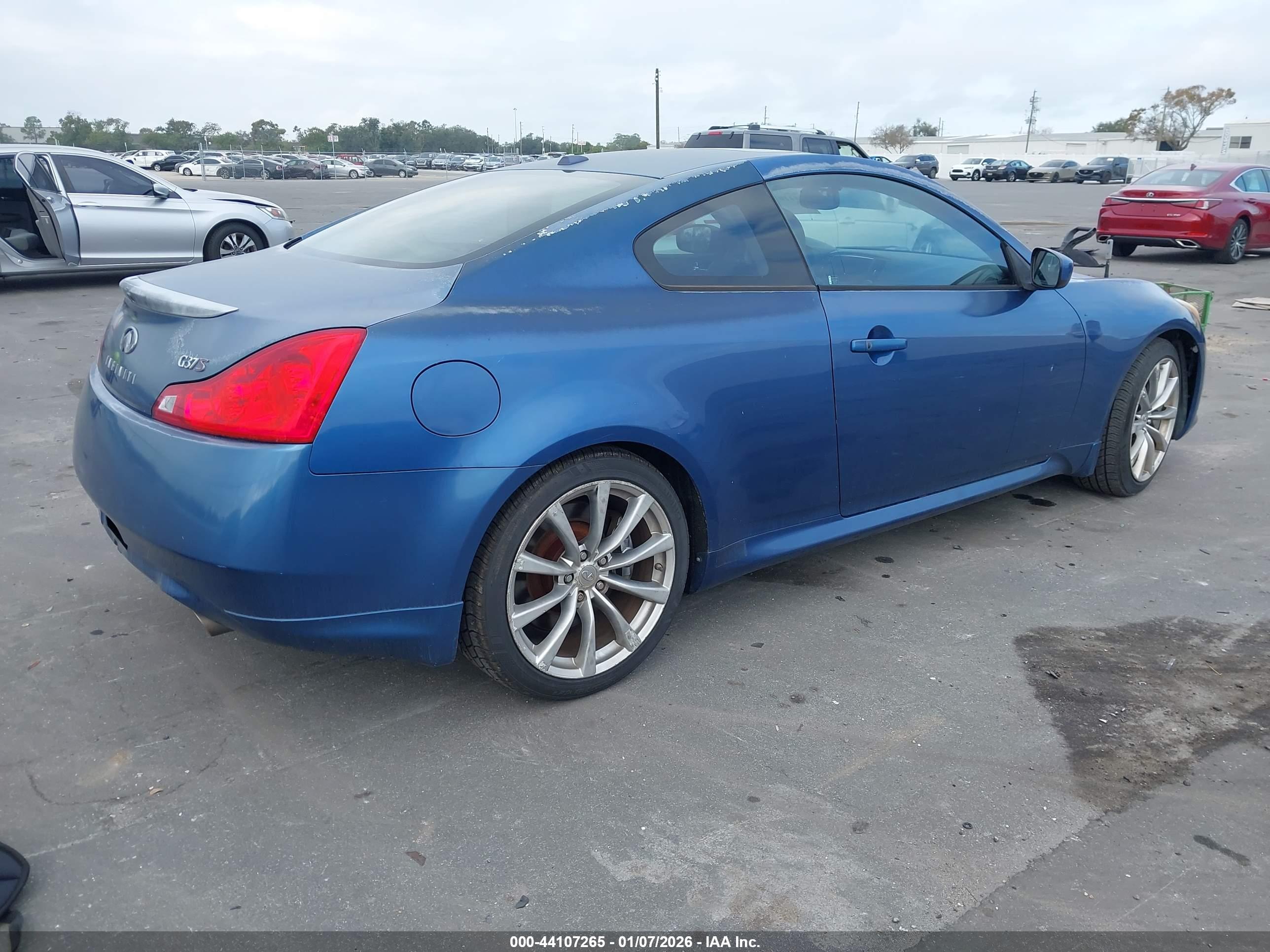 INFINITI G37 image 4