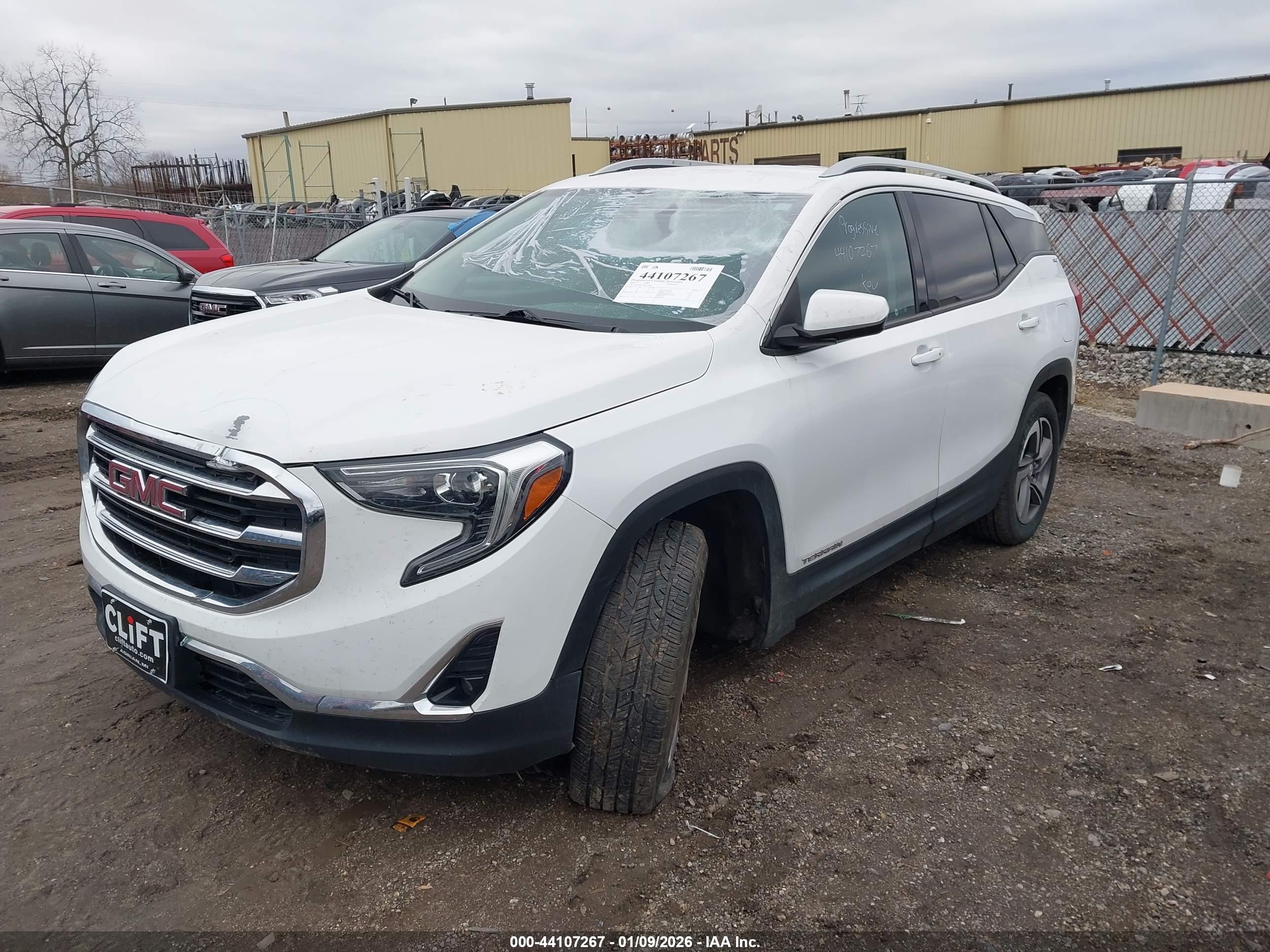 GMC TERRAIN image 2