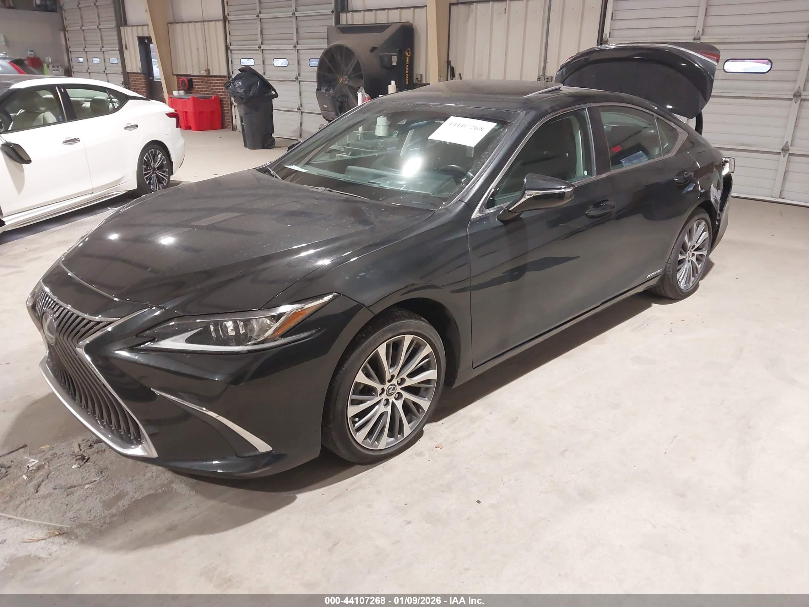 LEXUS ES image 2