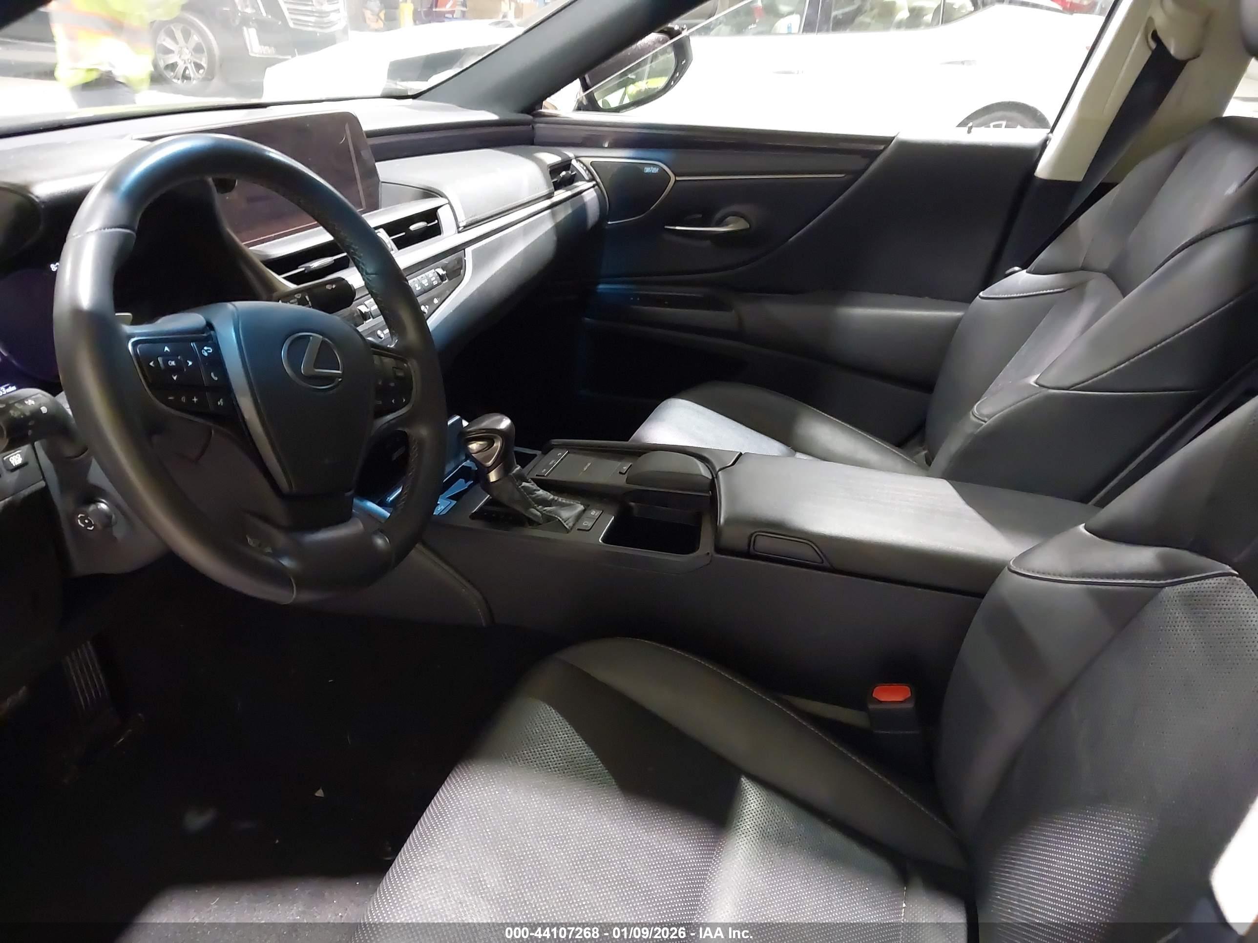 LEXUS ES image 5