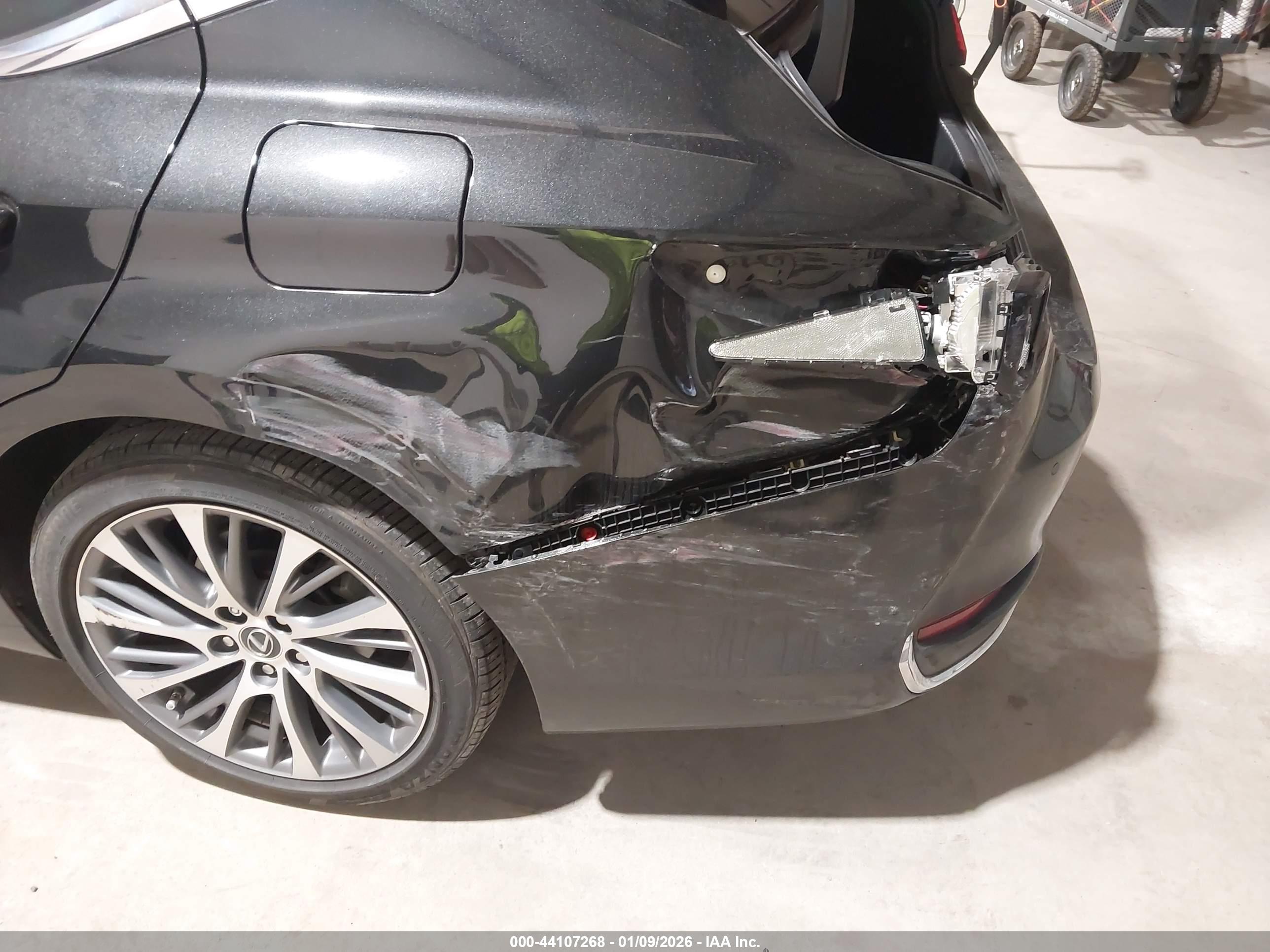 LEXUS ES image 6