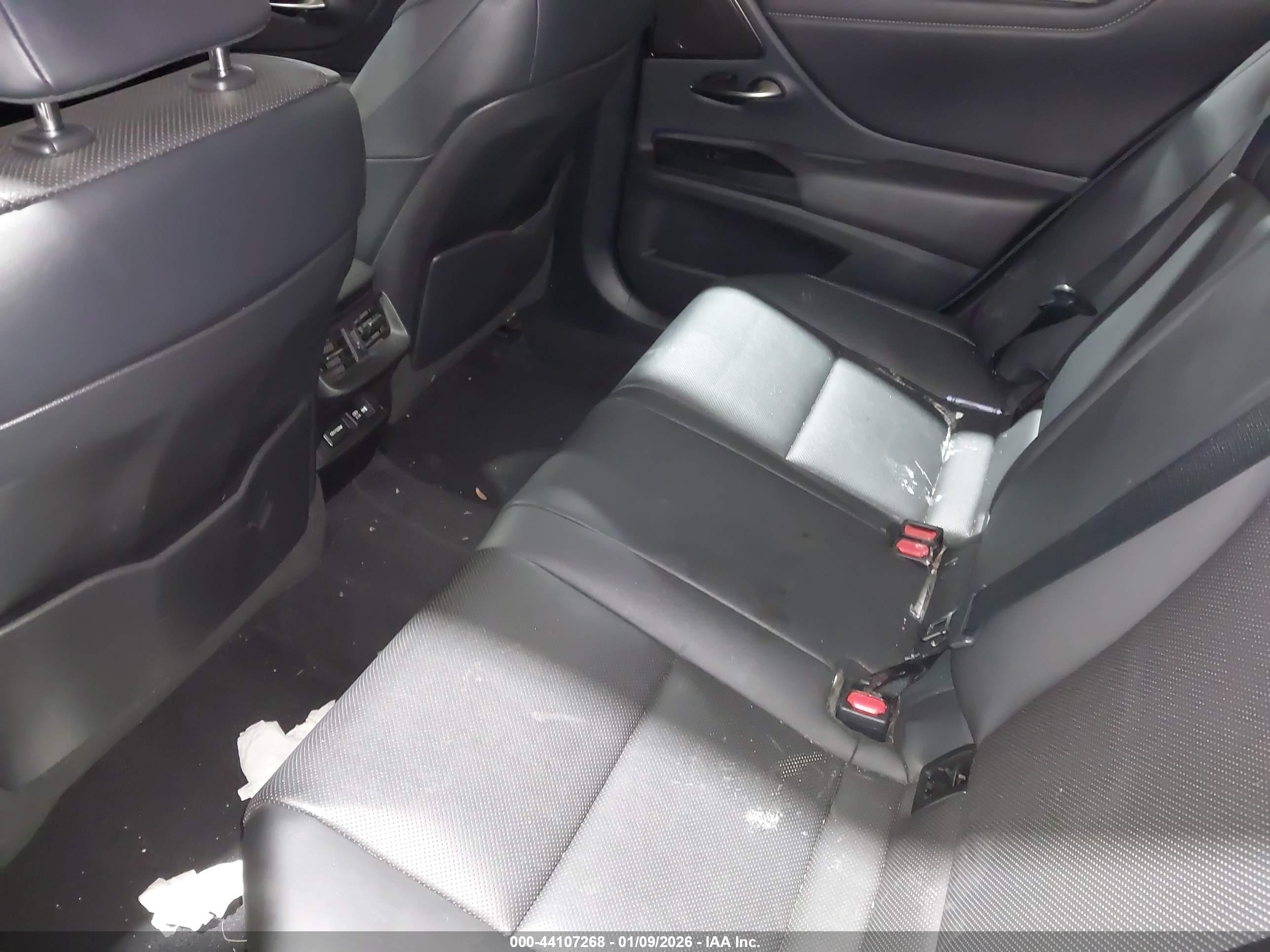 LEXUS ES image 8
