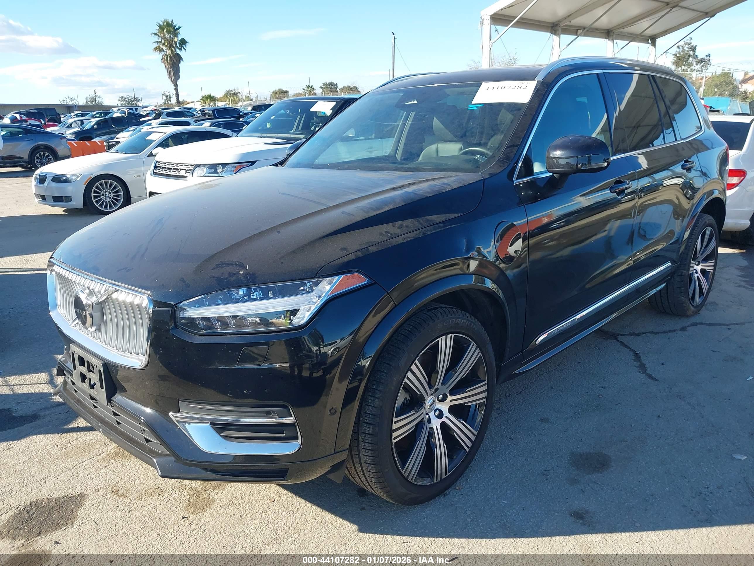 VOLVO XC90 image 2