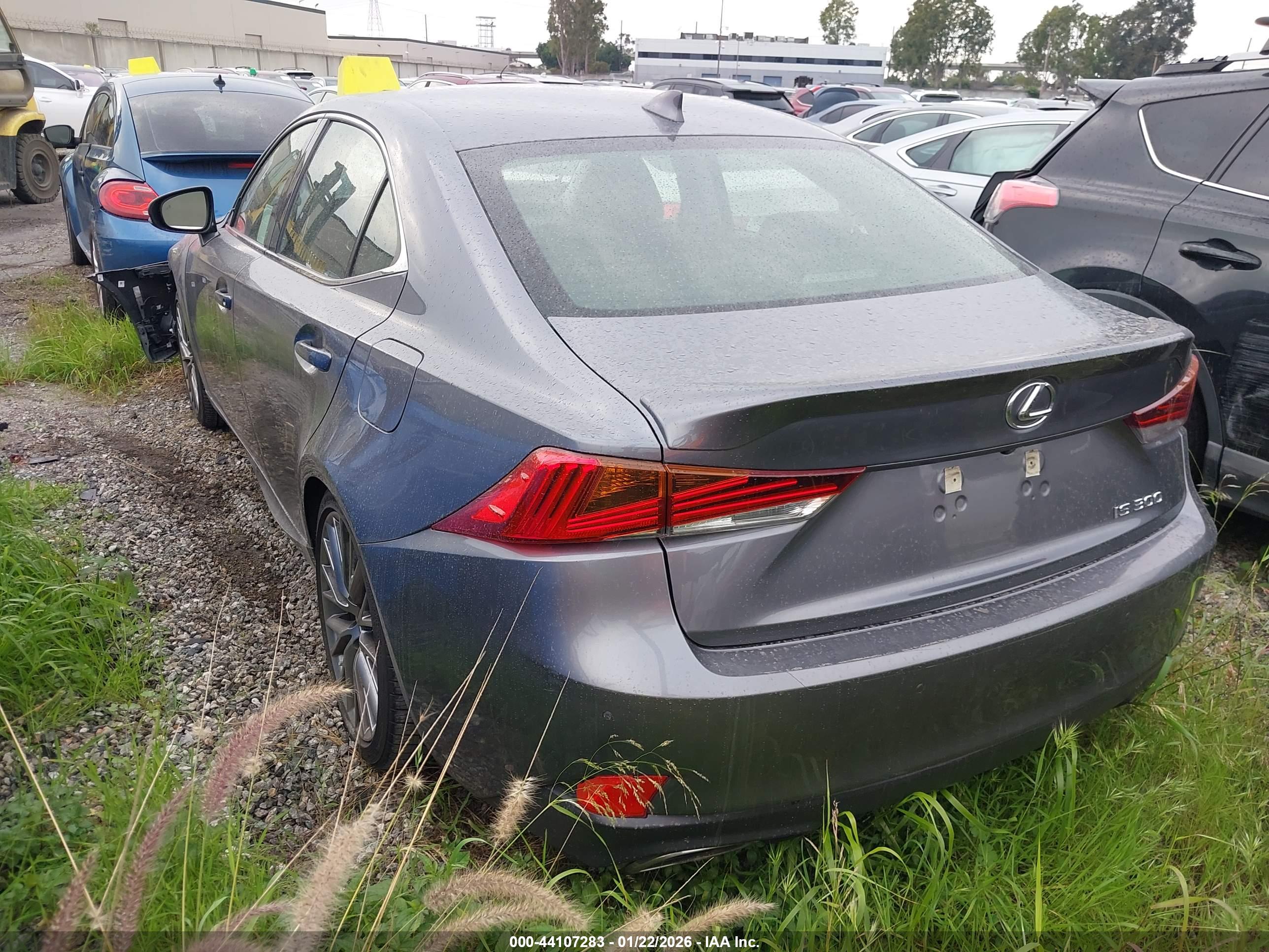 LEXUS IS image 3