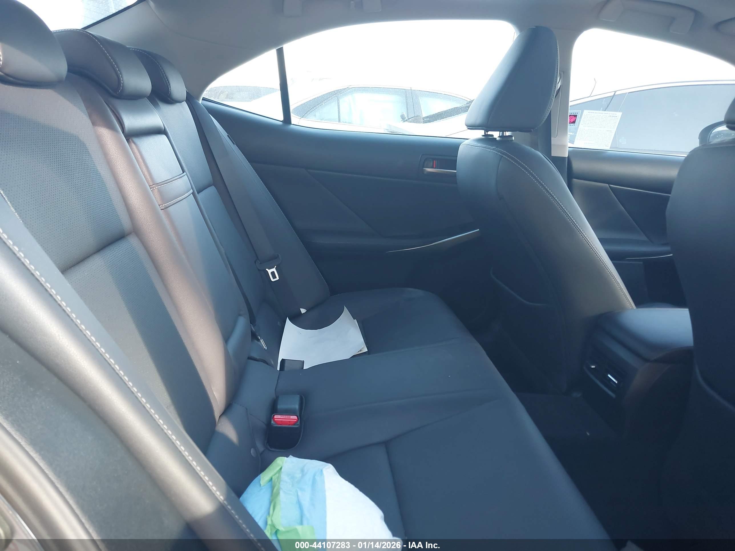 LEXUS IS image 8