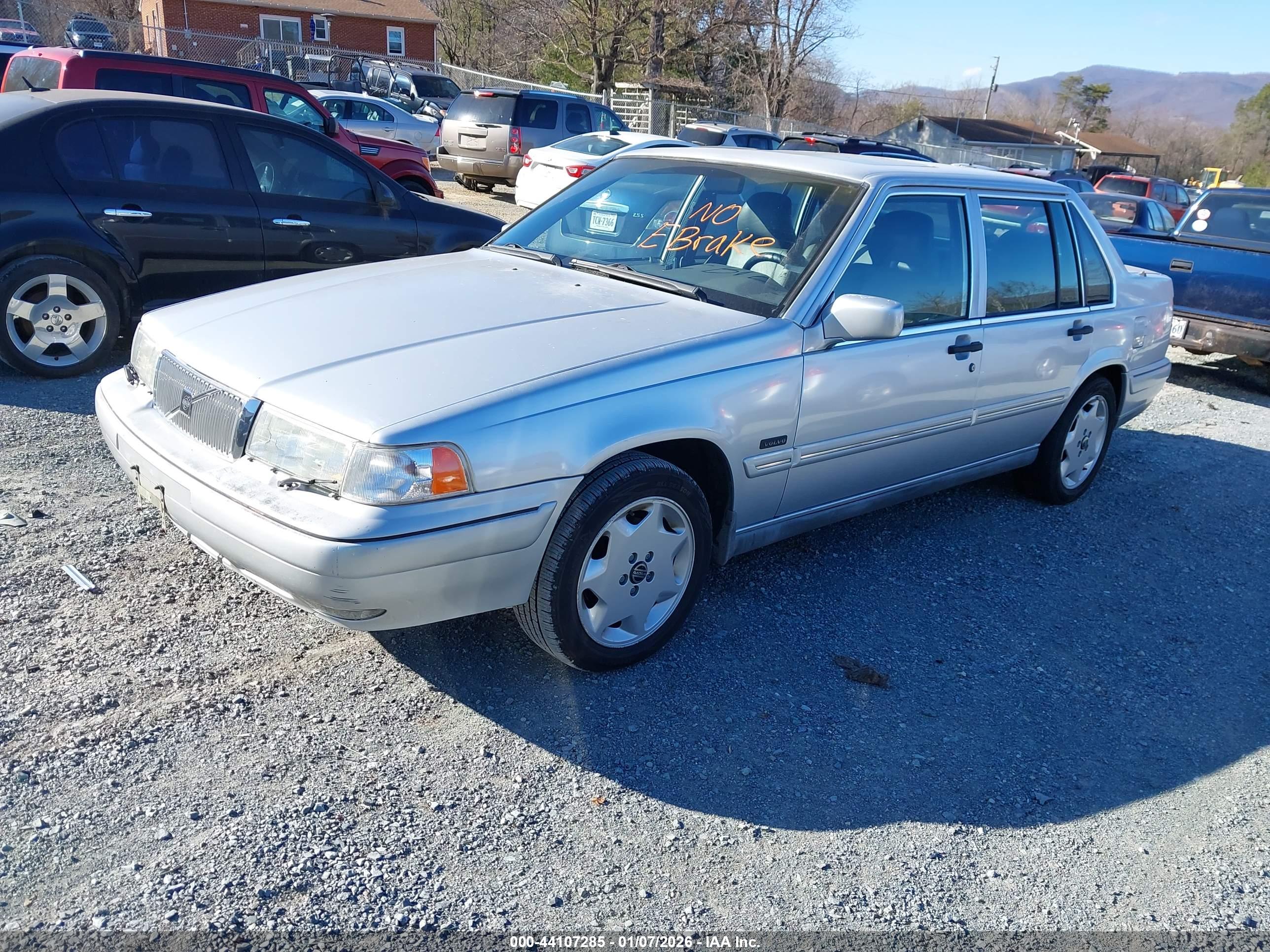 VOLVO 960 image 2