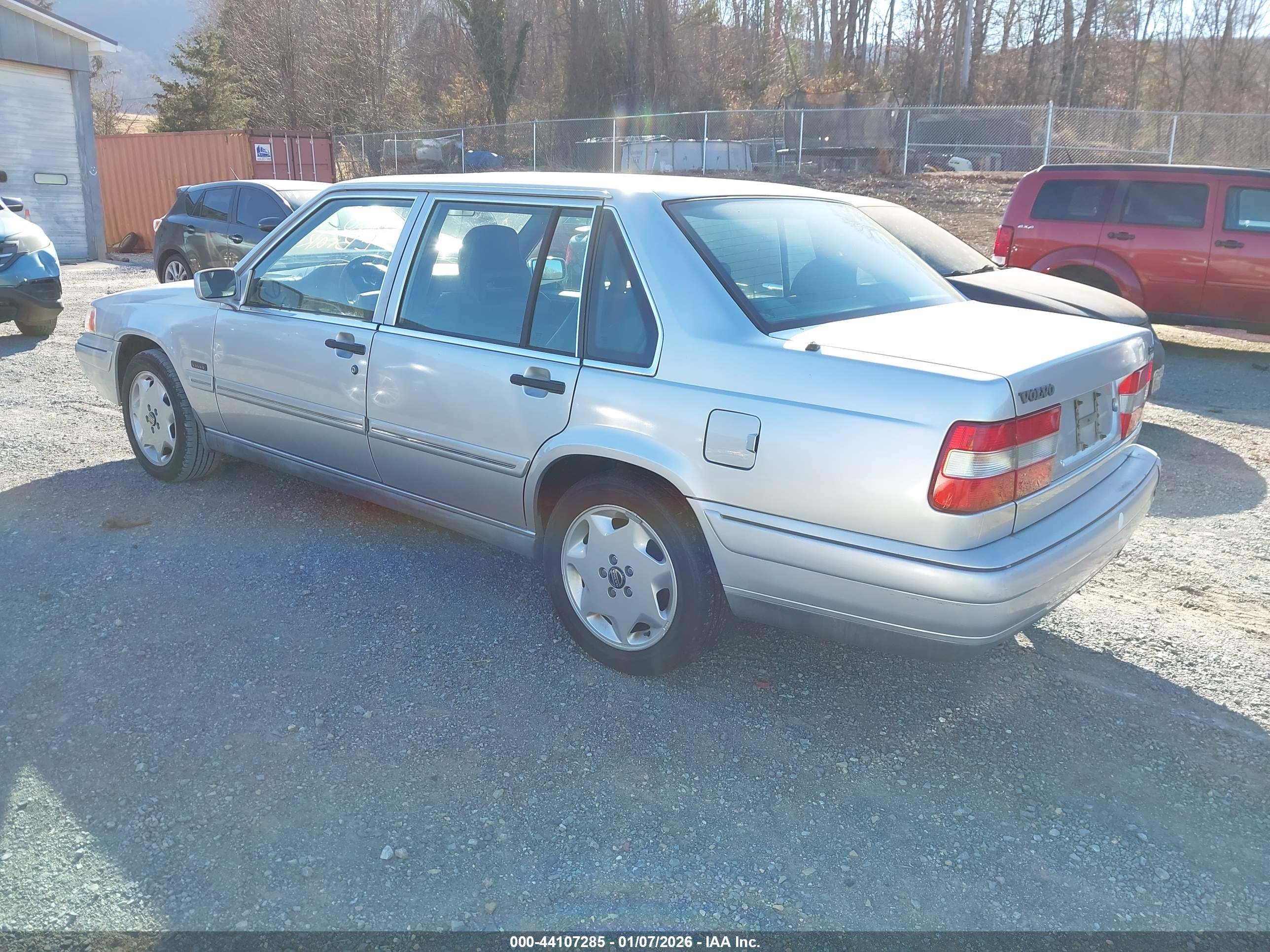 VOLVO 960 image 3