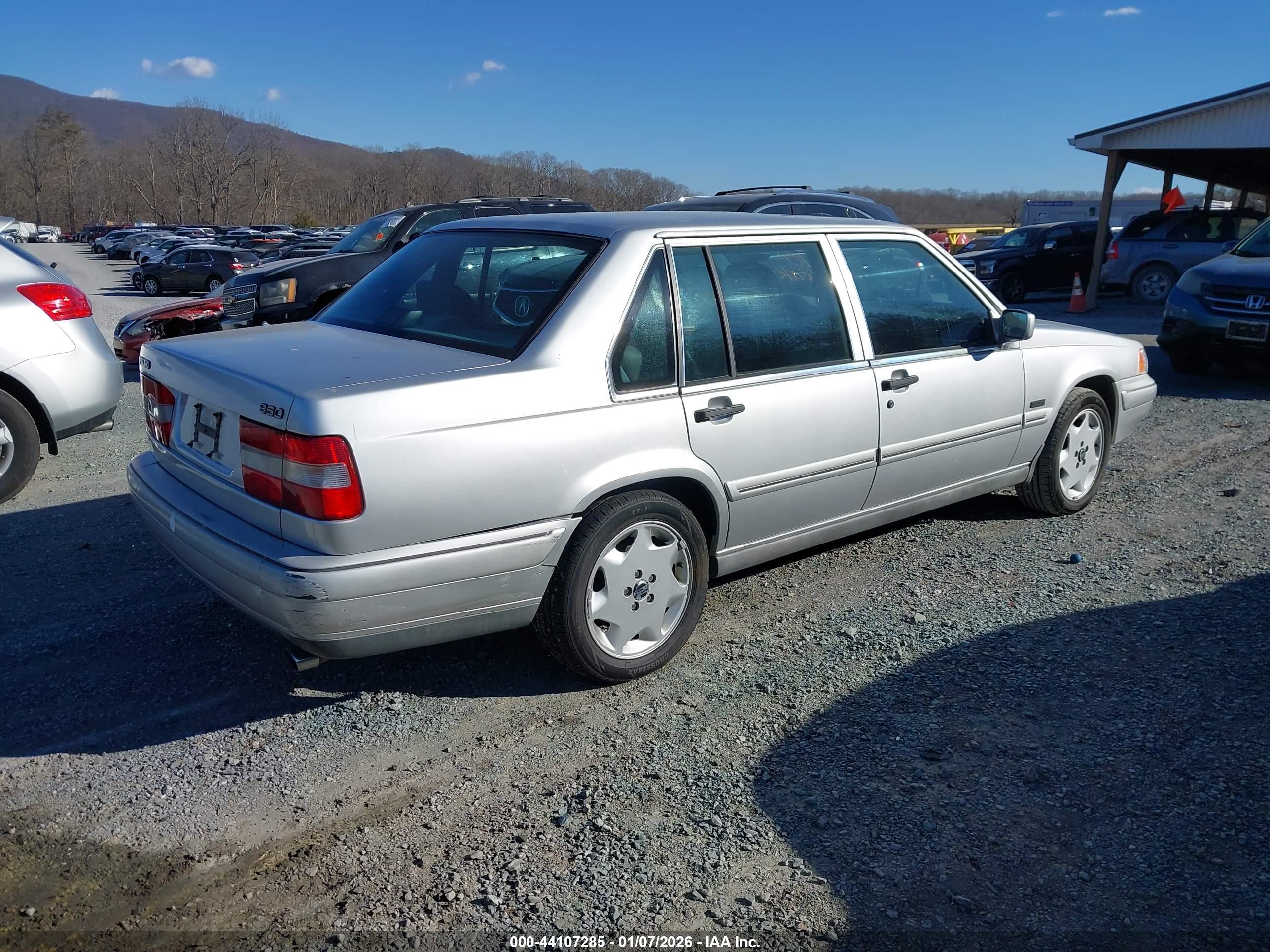 VOLVO 960 image 4