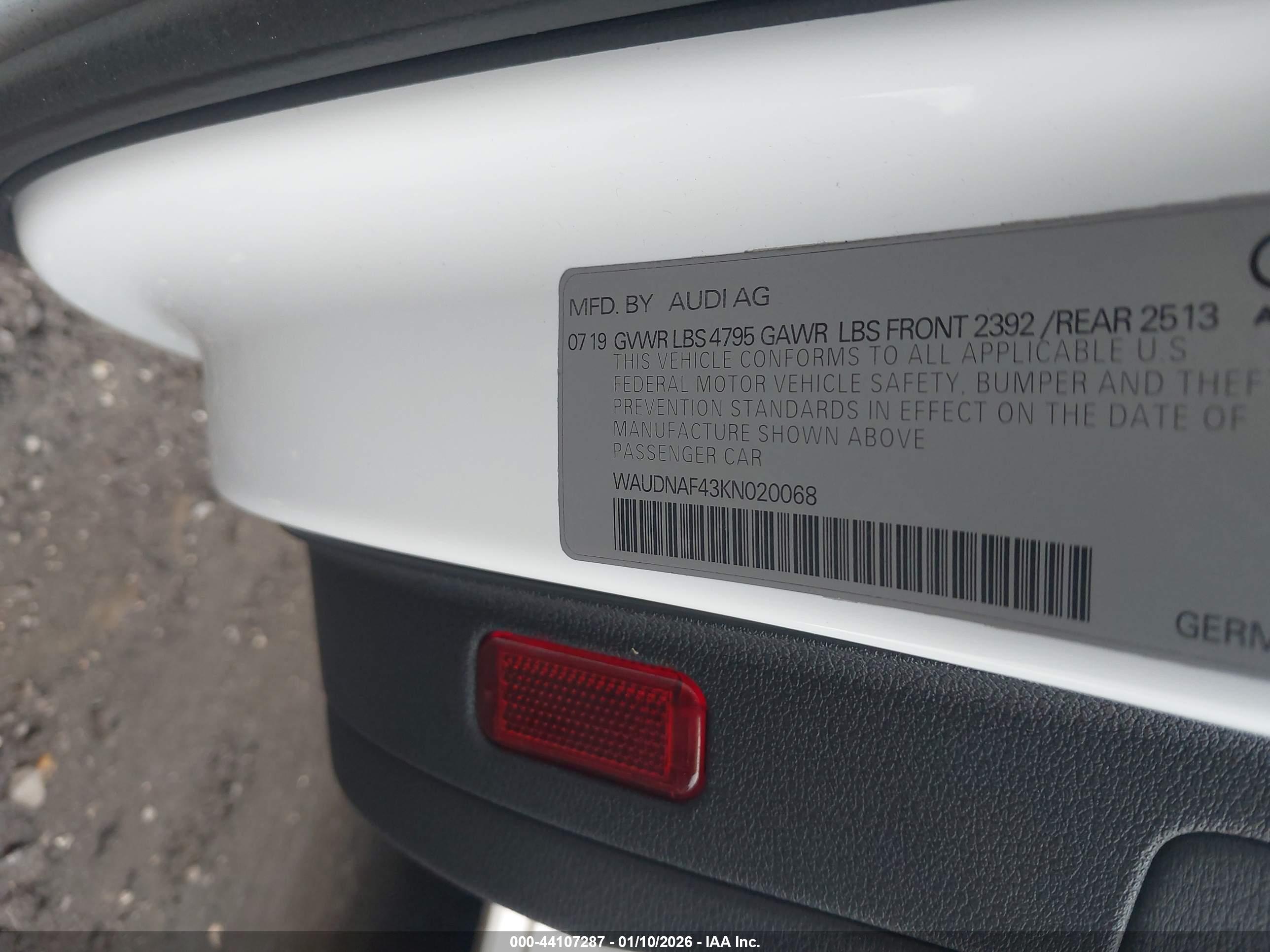 AUDI A4 image 9