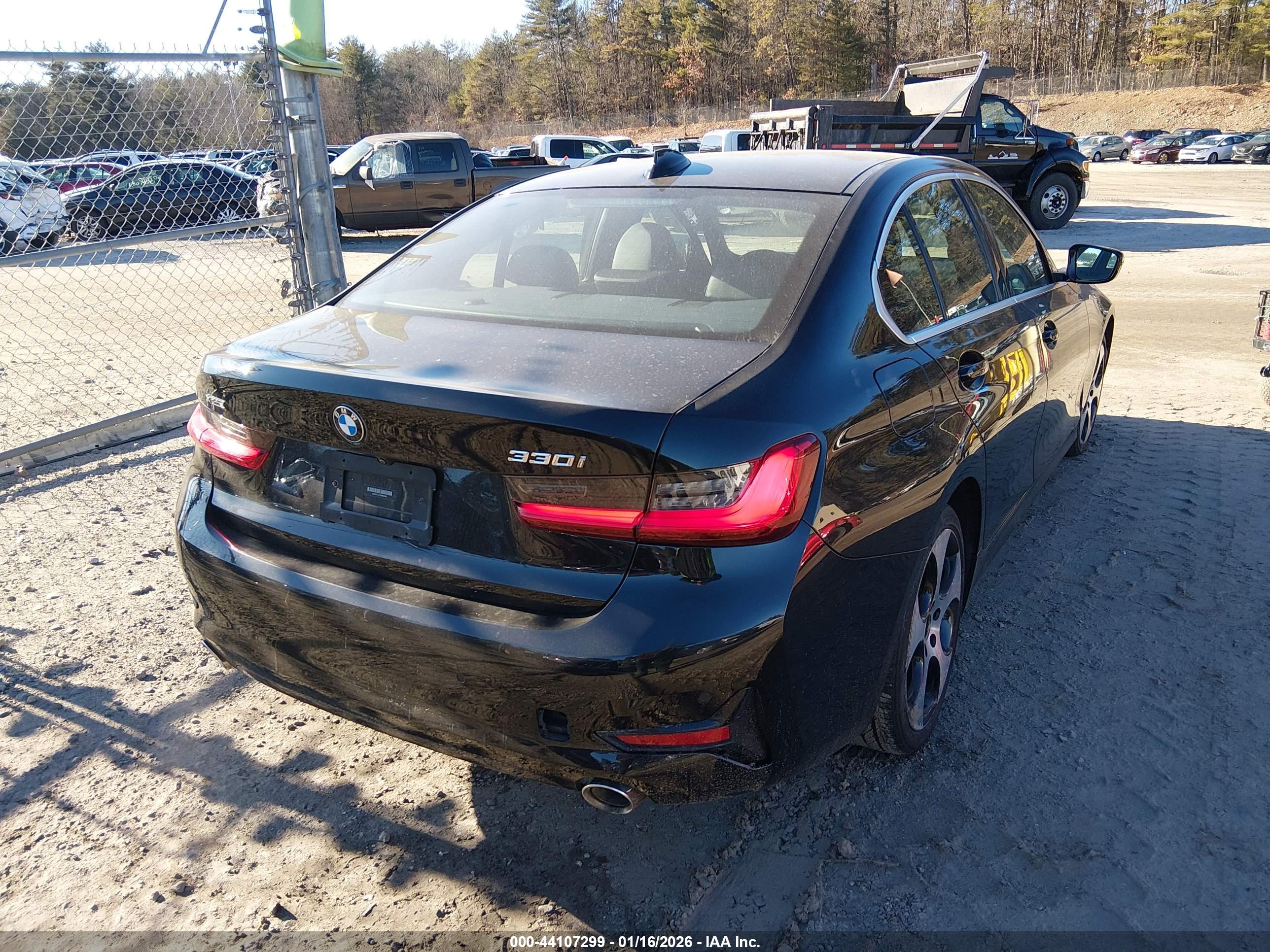 BMW 330I image 4