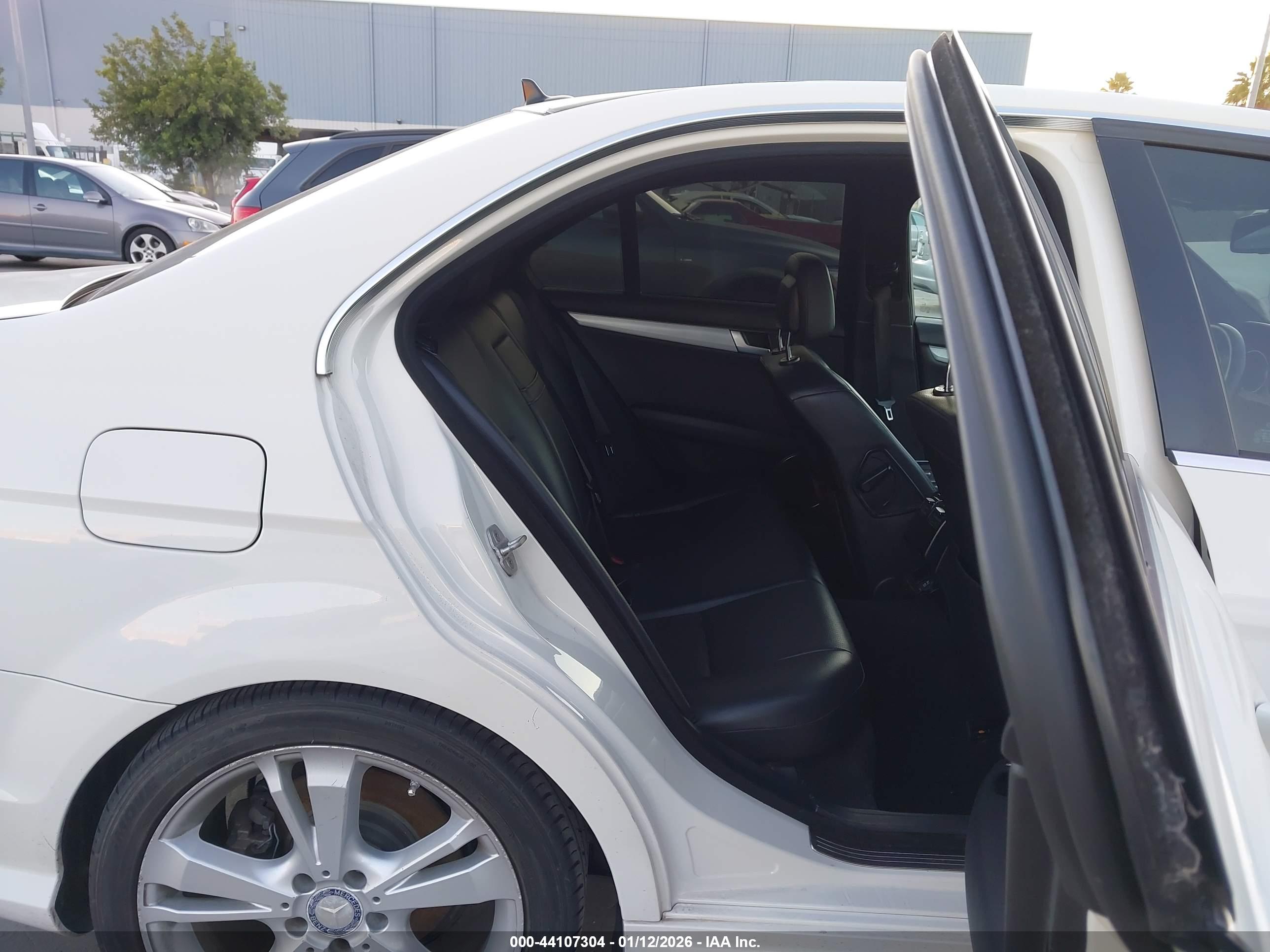 MERCEDES-BENZ C image 8