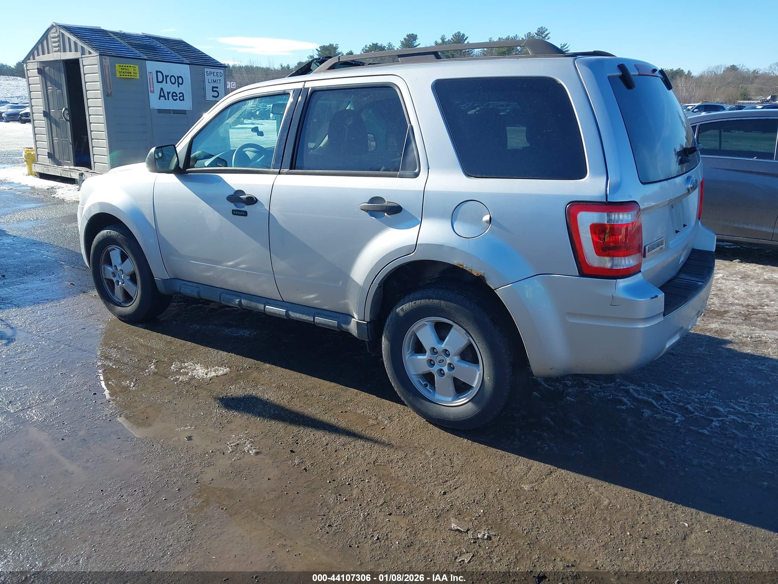 FORD ESCAPE image 3