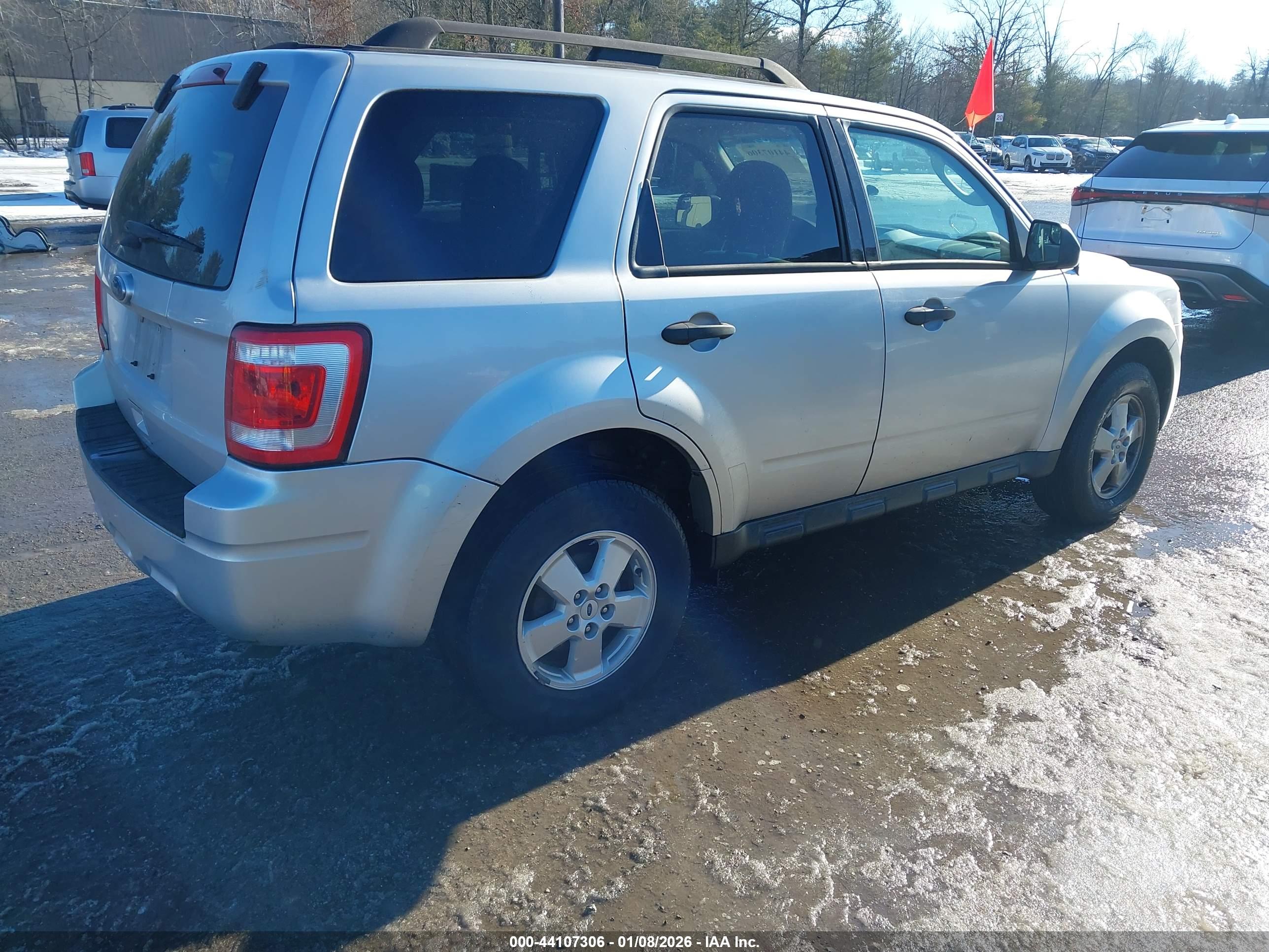 FORD ESCAPE image 4