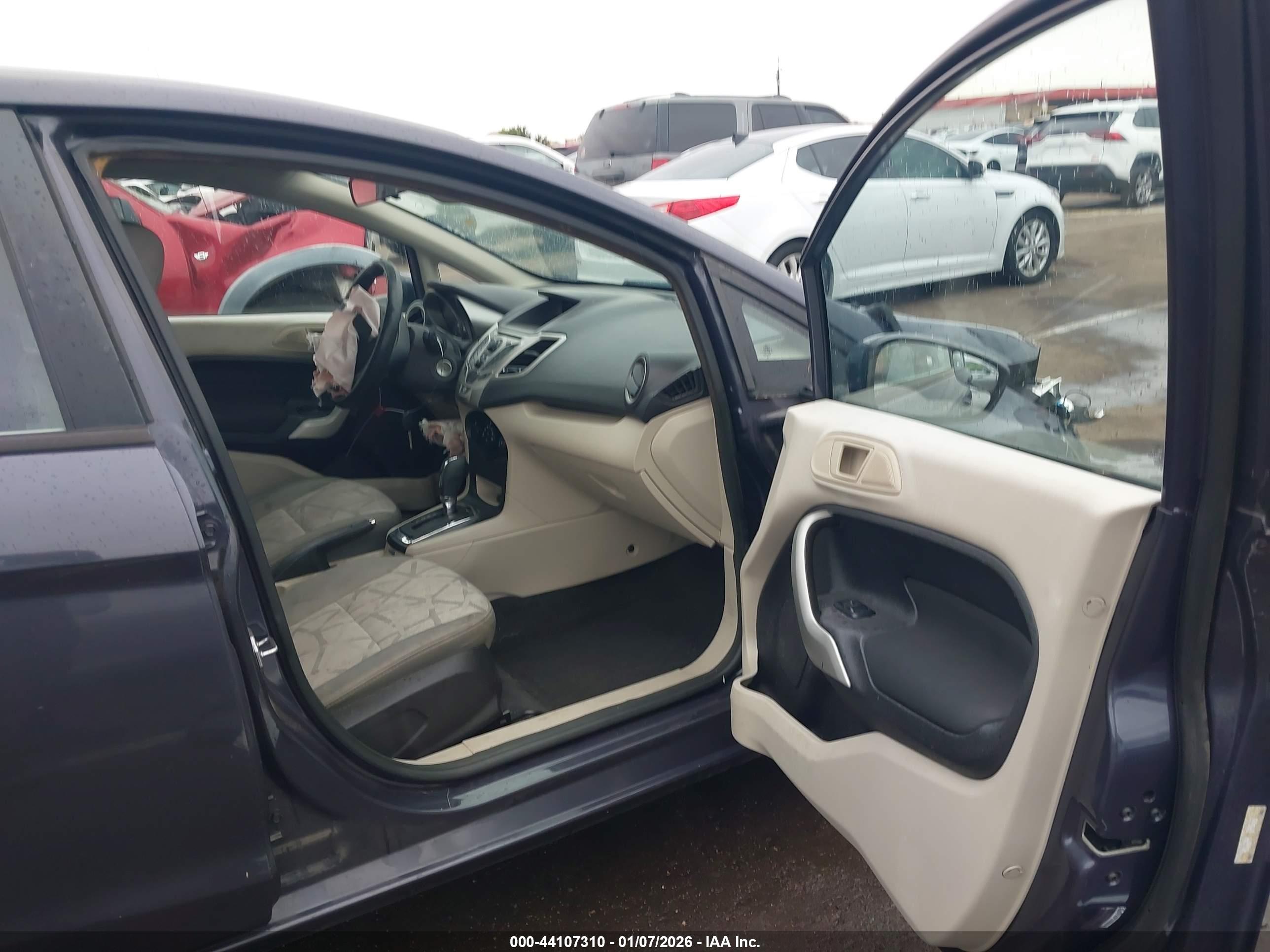 FORD FIESTA image 5