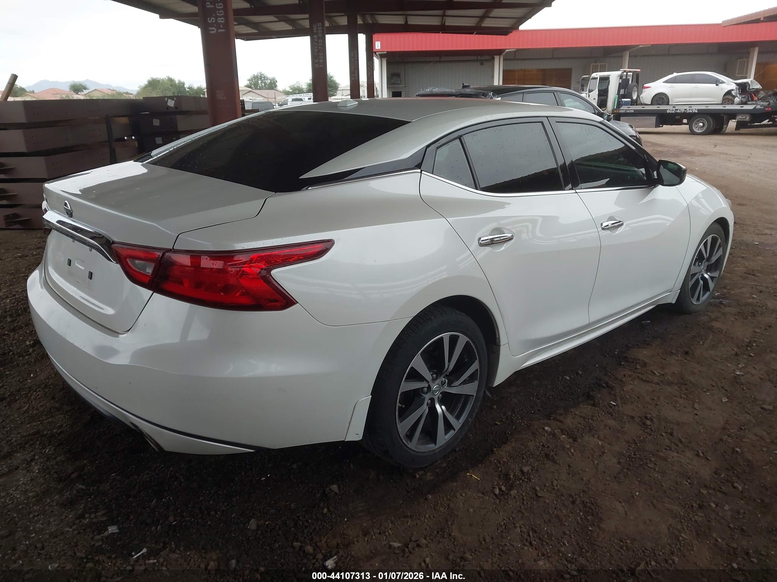 NISSAN MAXIMA image 4
