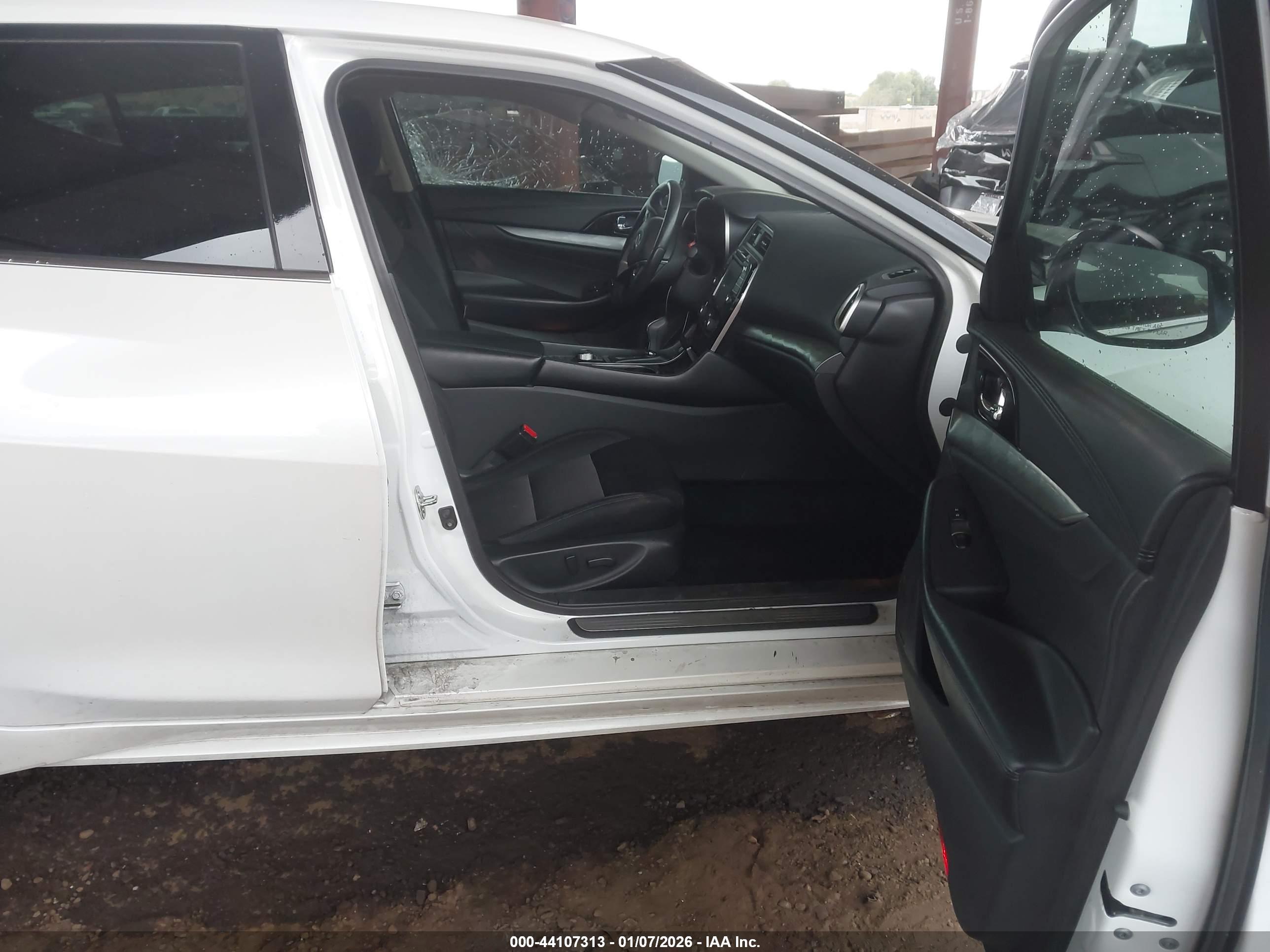 NISSAN MAXIMA image 5