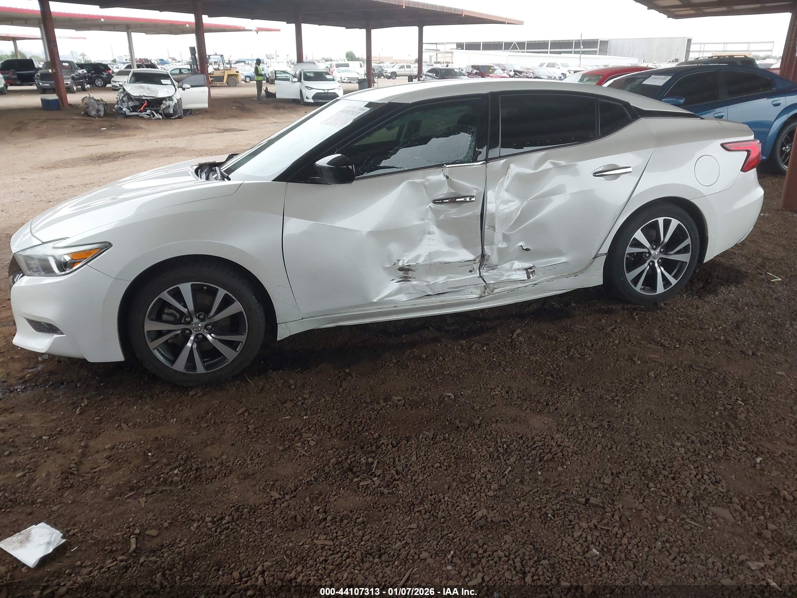 NISSAN MAXIMA image 6