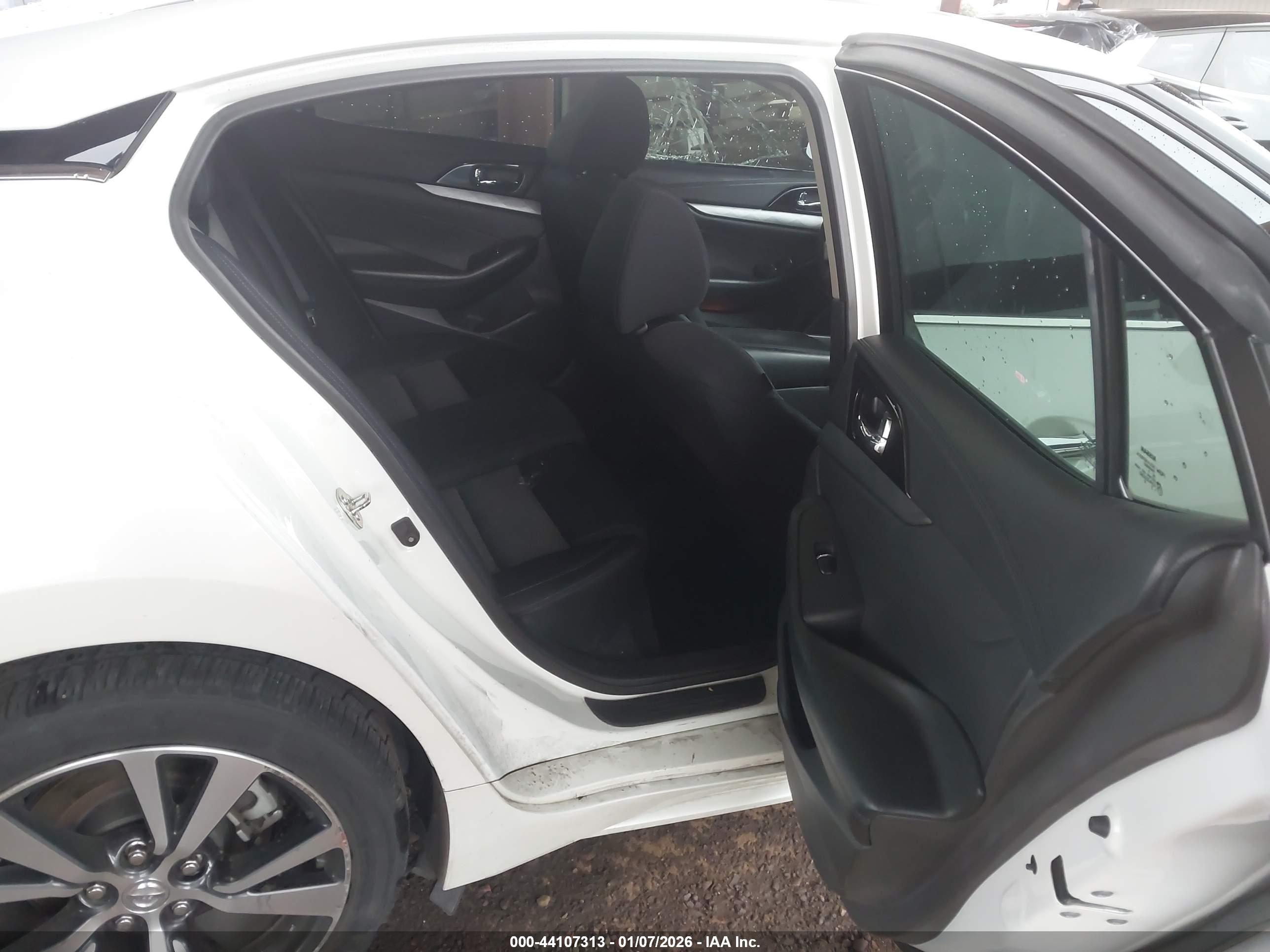 NISSAN MAXIMA image 8