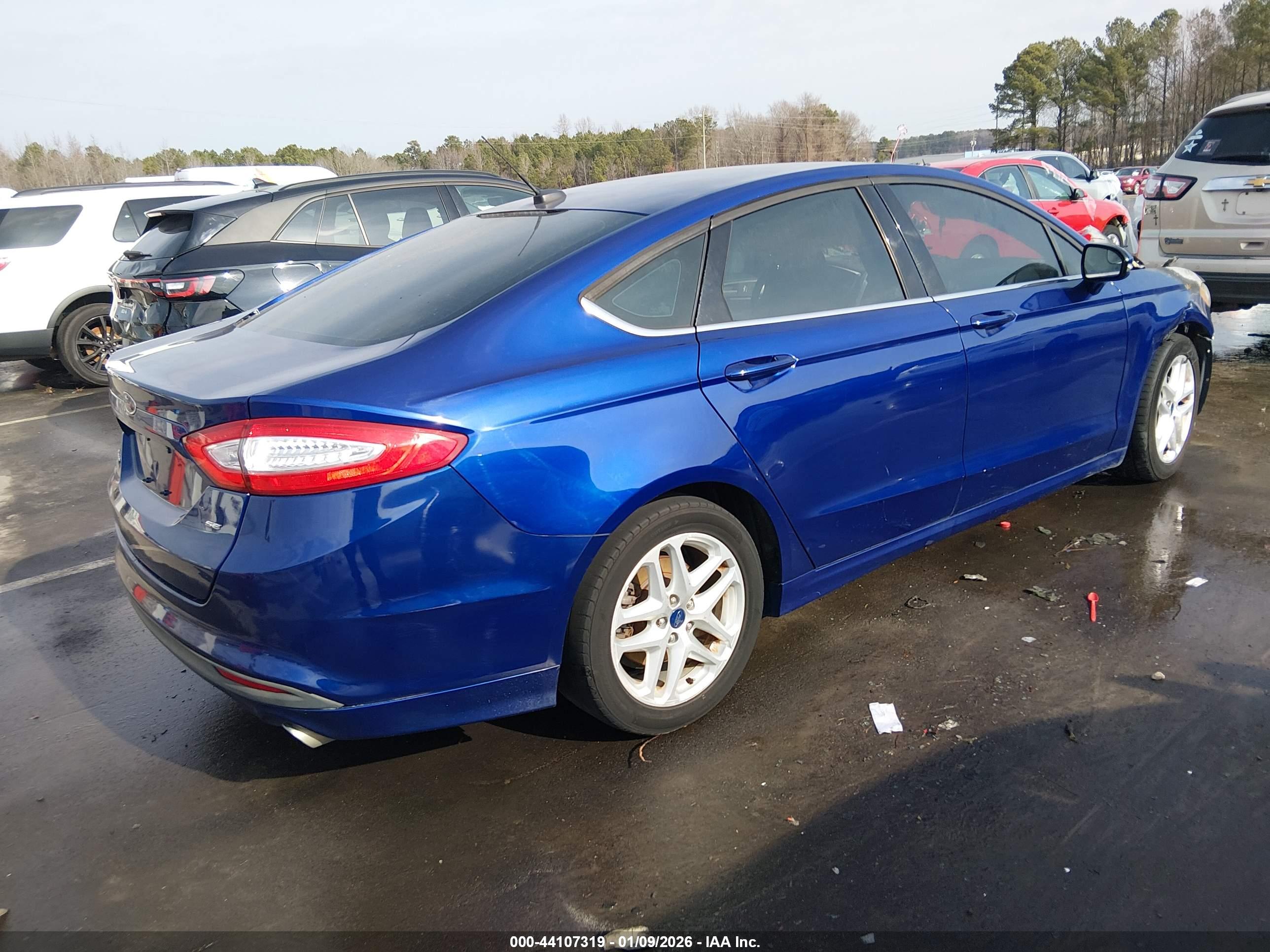 FORD FUSION image 4
