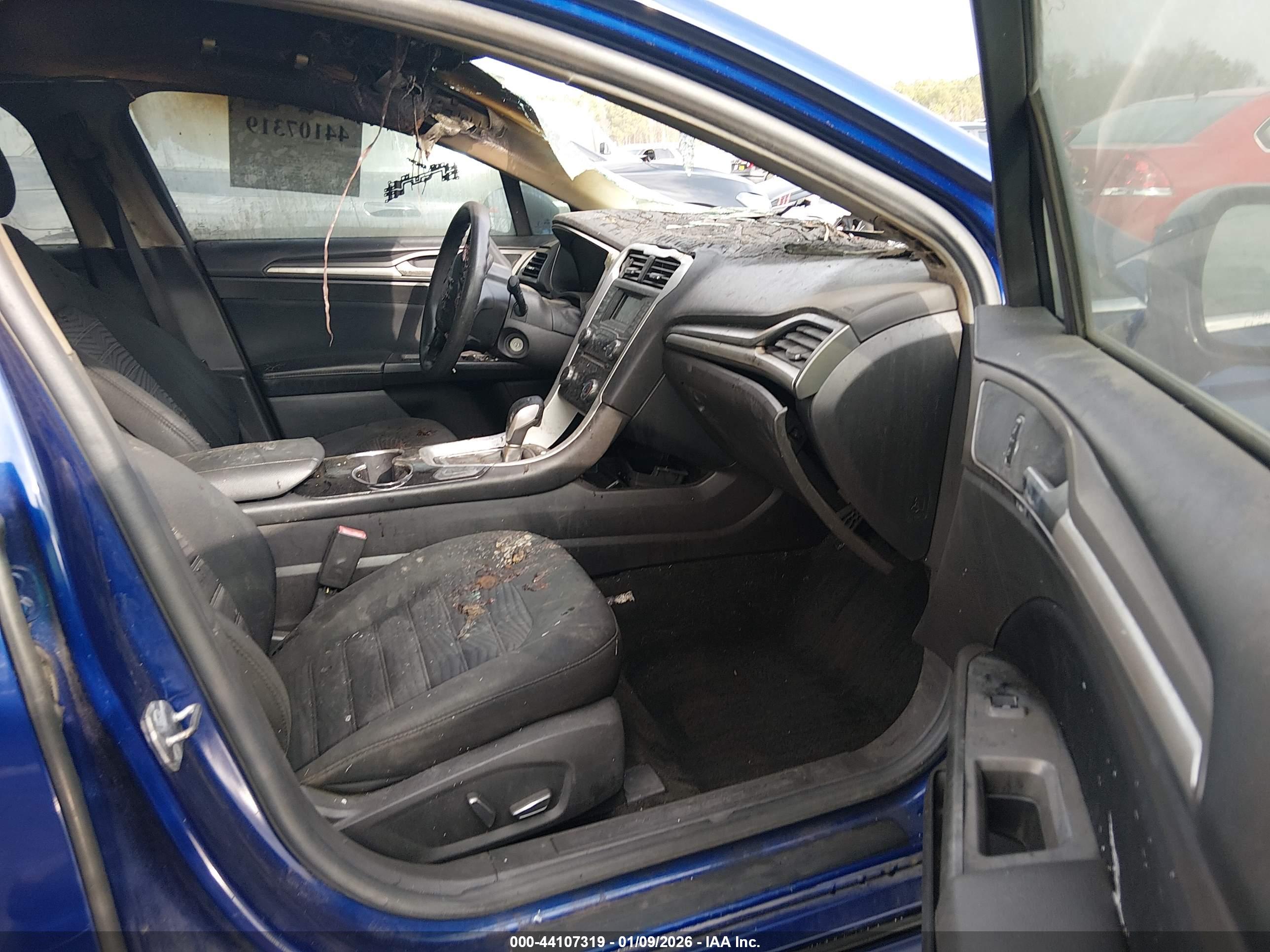 FORD FUSION image 5