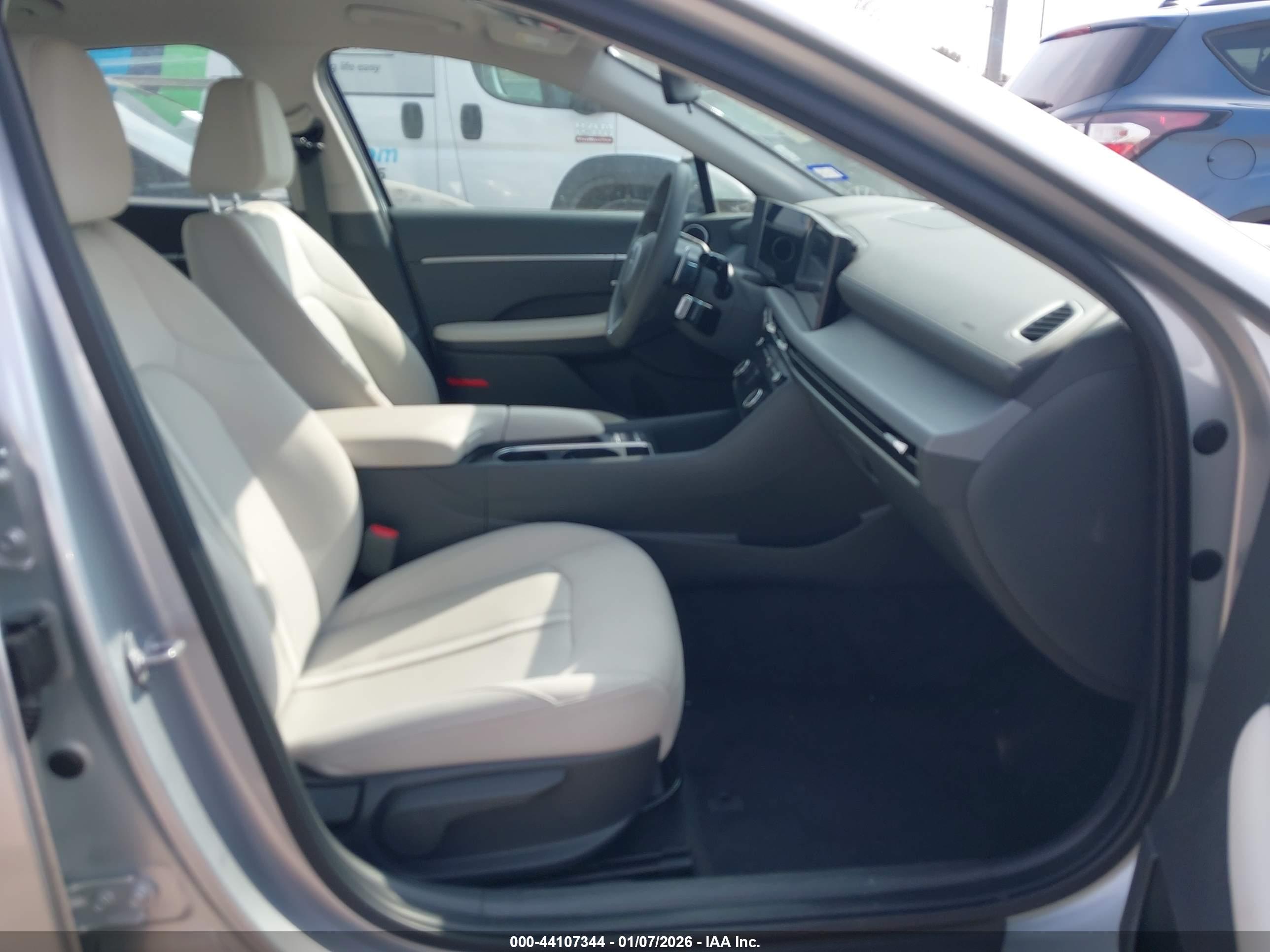 HYUNDAI SONATA image 5