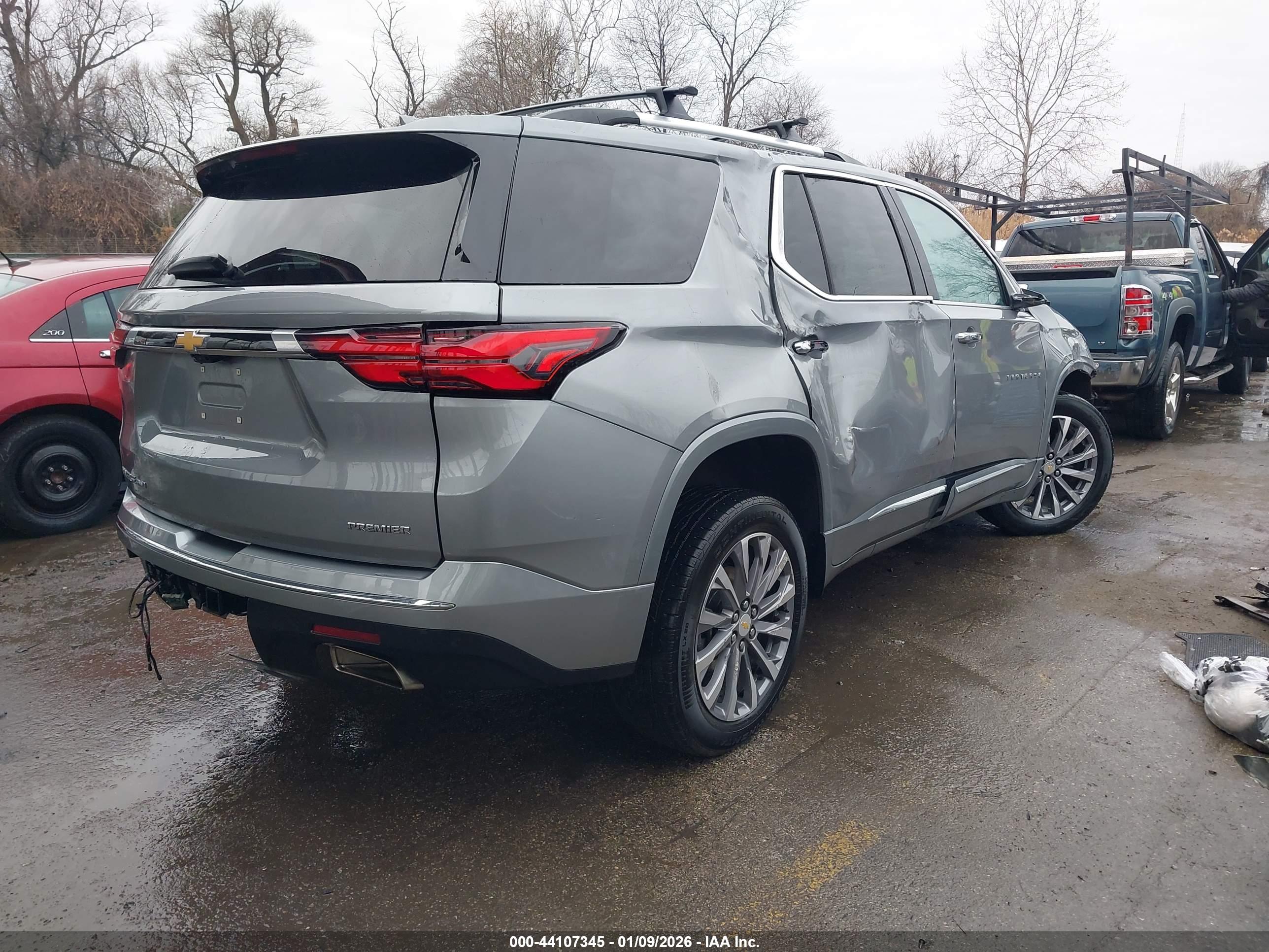 CHEVROLET TRAVERSE image 4