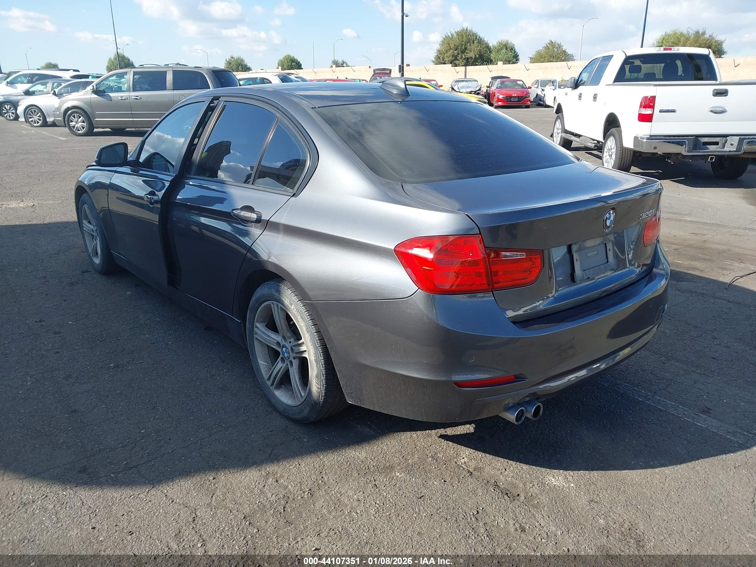 BMW 328I image 3
