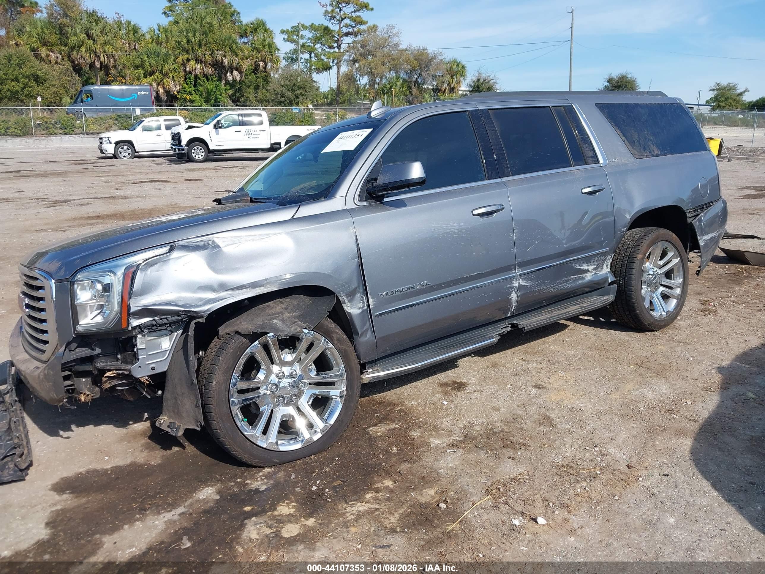 GMC YUKON image 2