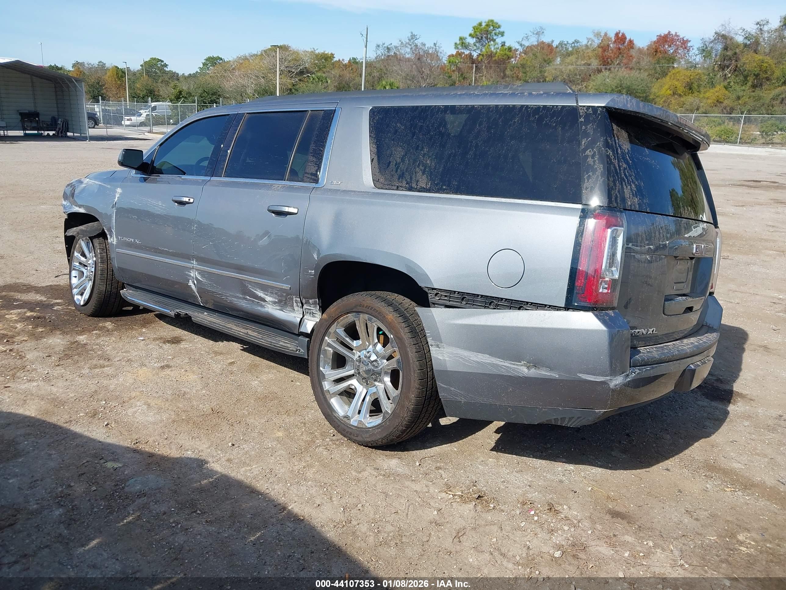 GMC YUKON image 3