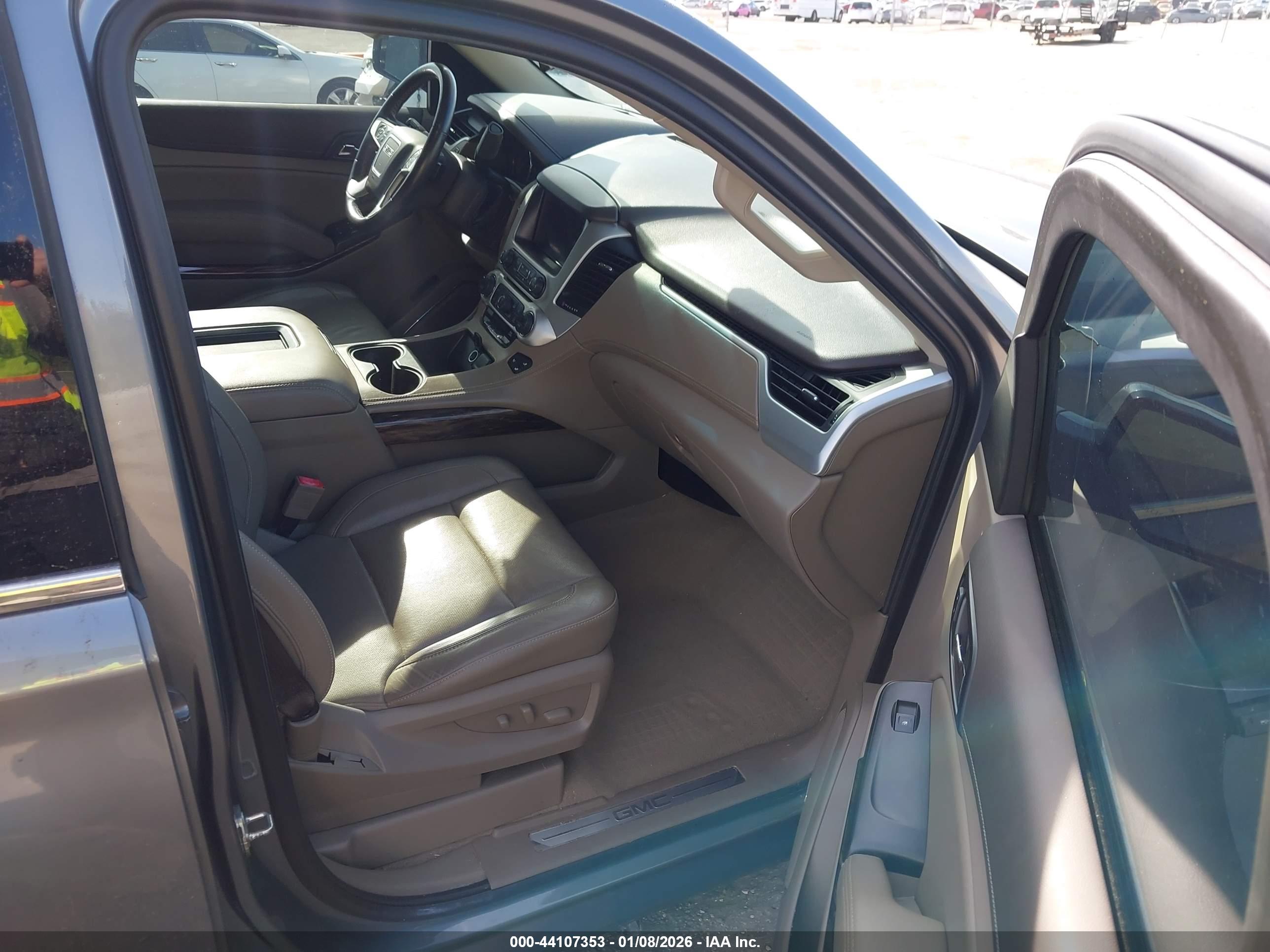 GMC YUKON image 5