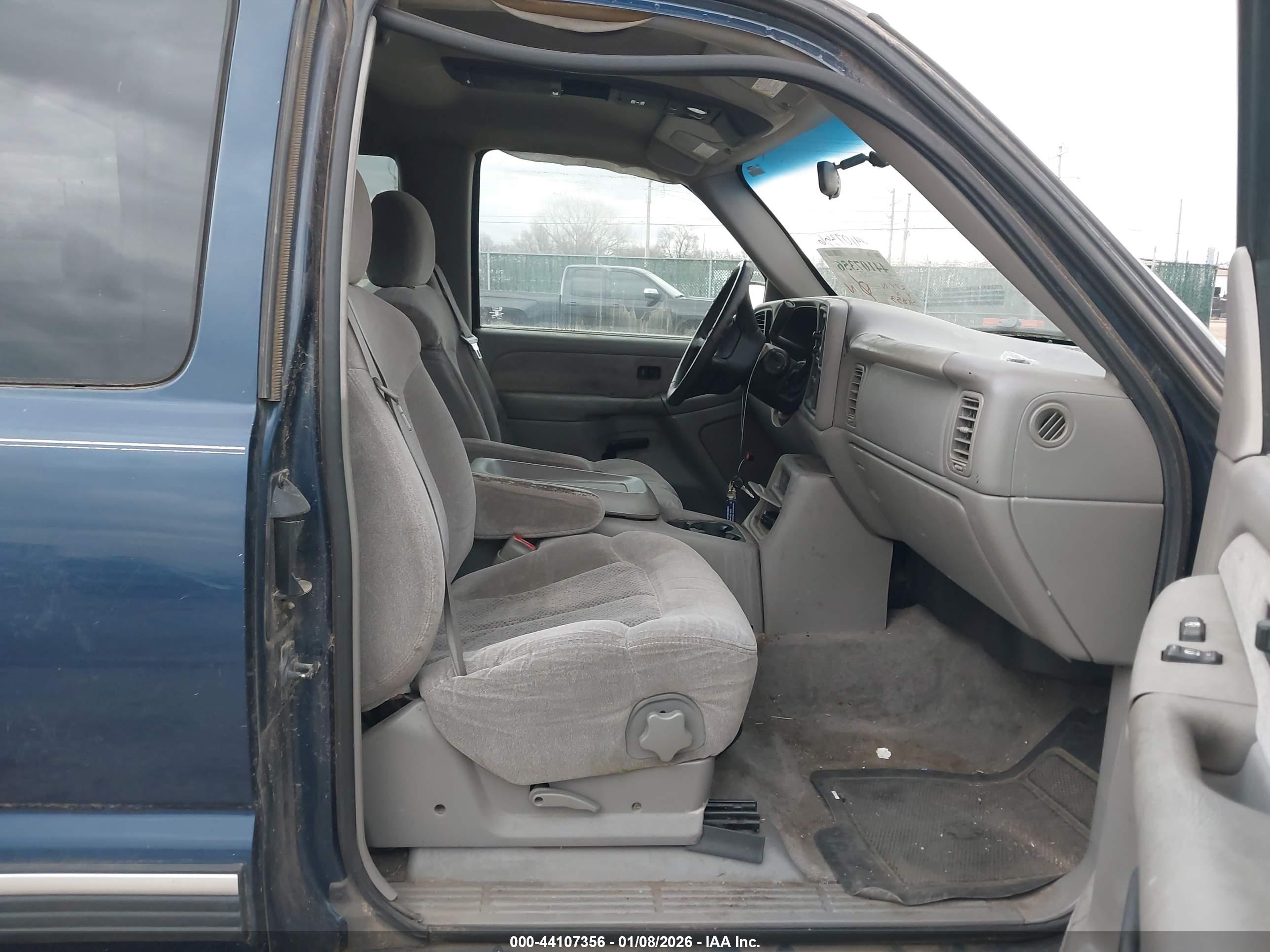 CHEVROLET SILVERADO image 5
