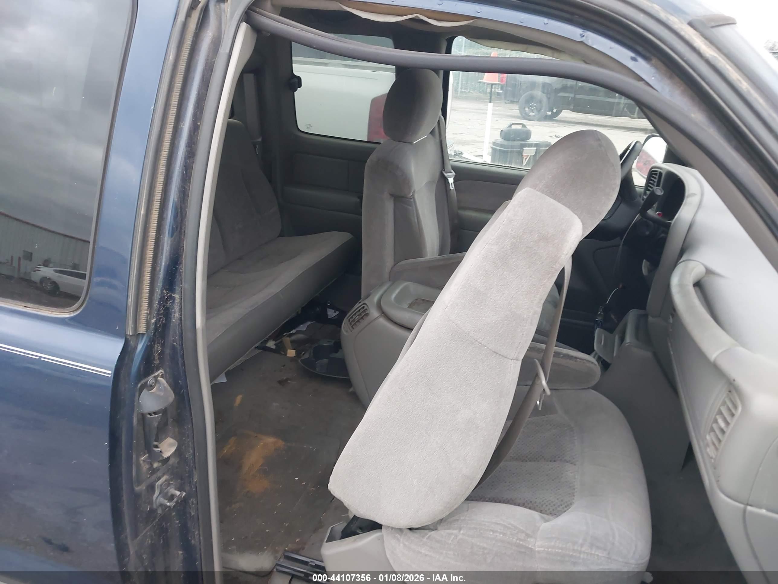 CHEVROLET SILVERADO image 8