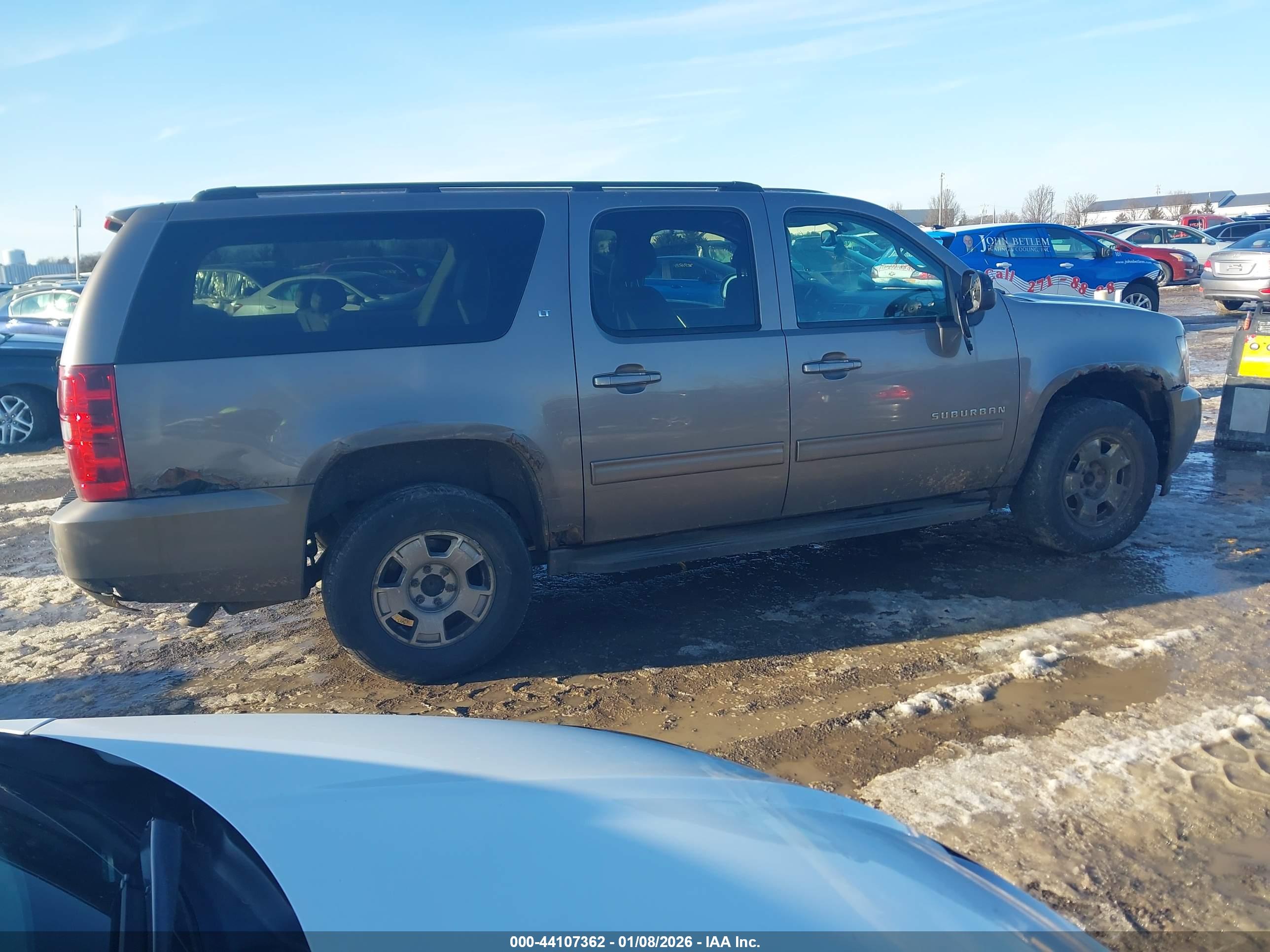 CHEVROLET SUBURBAN image 4