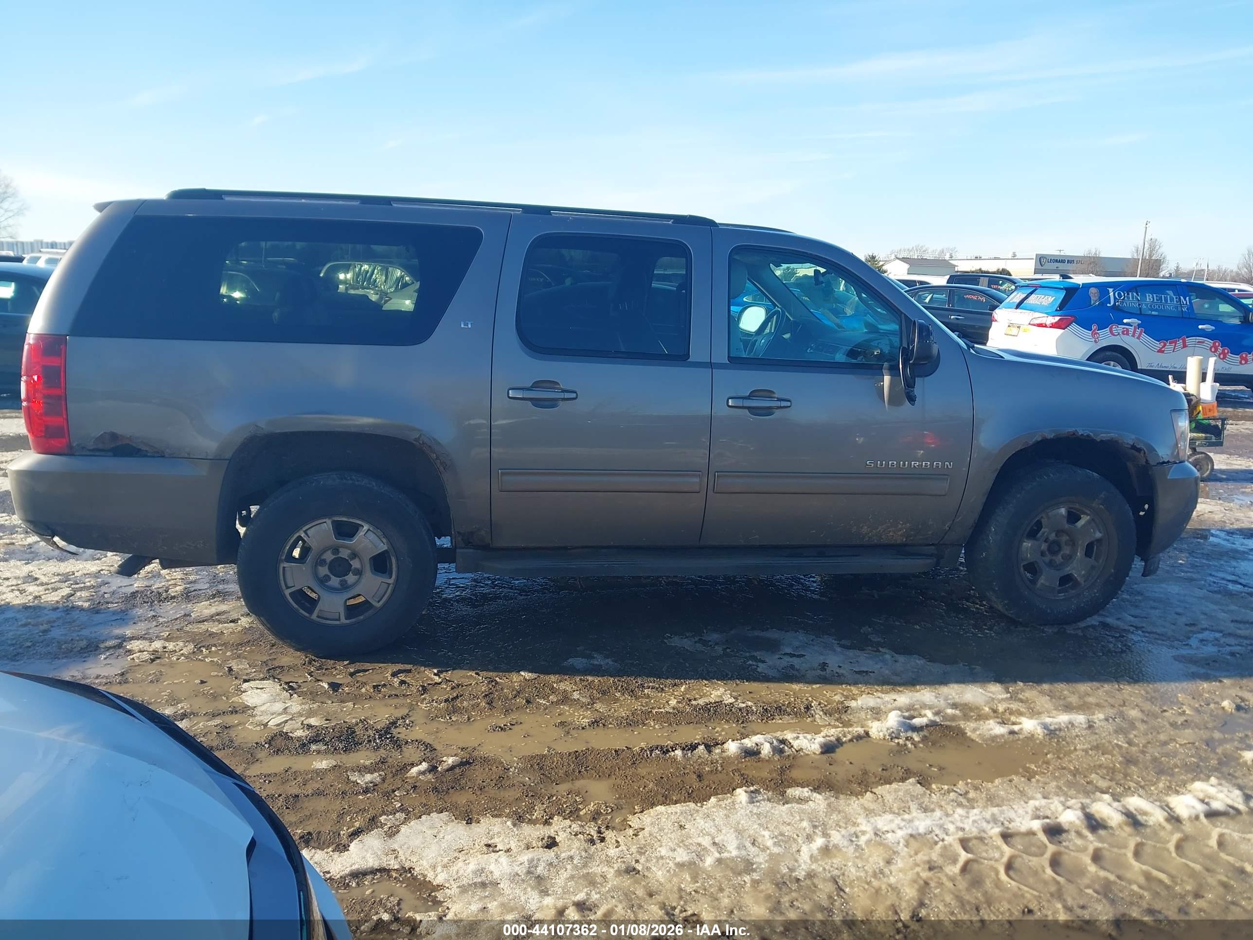 CHEVROLET SUBURBAN image 5