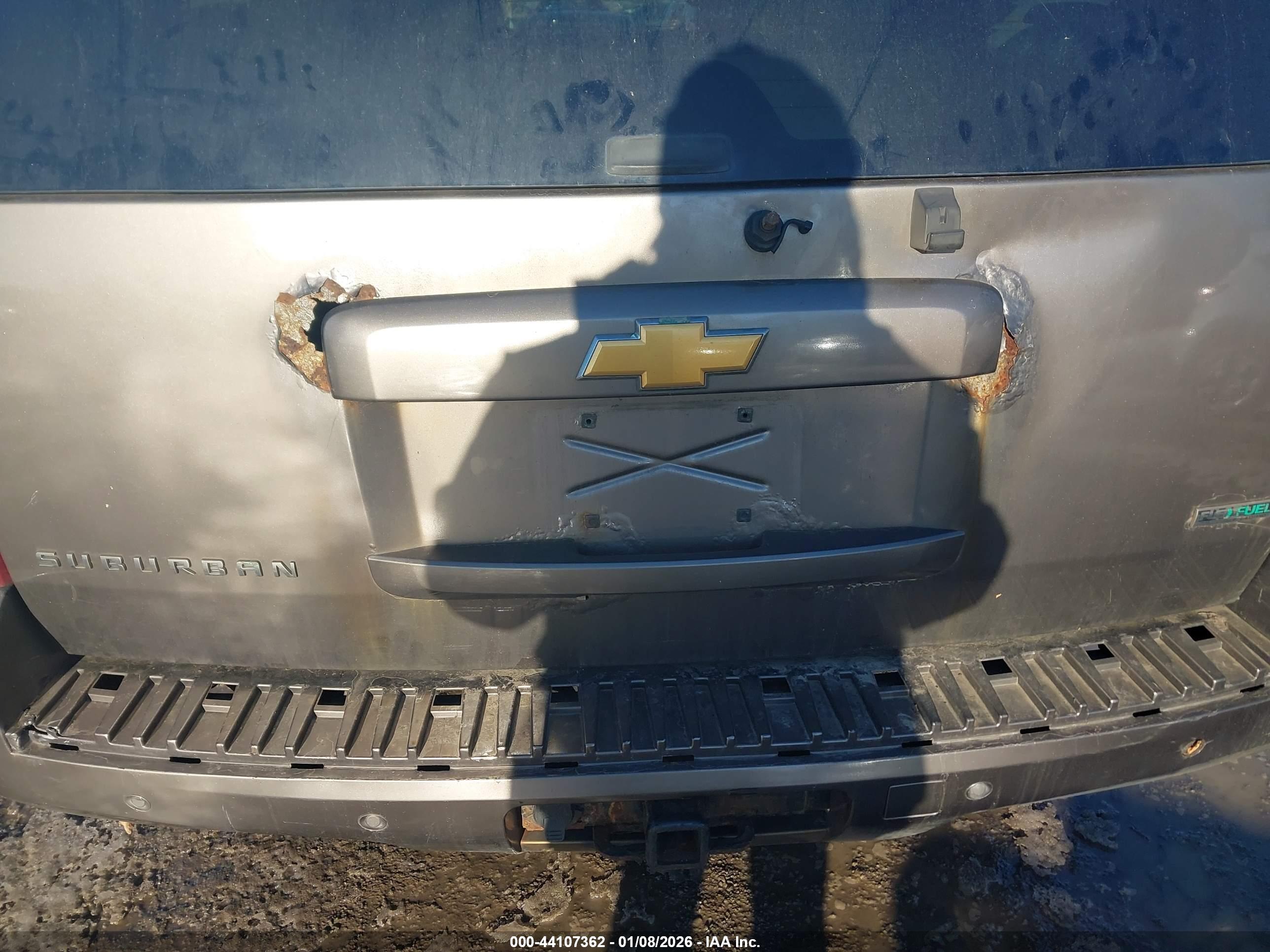 CHEVROLET SUBURBAN image 6