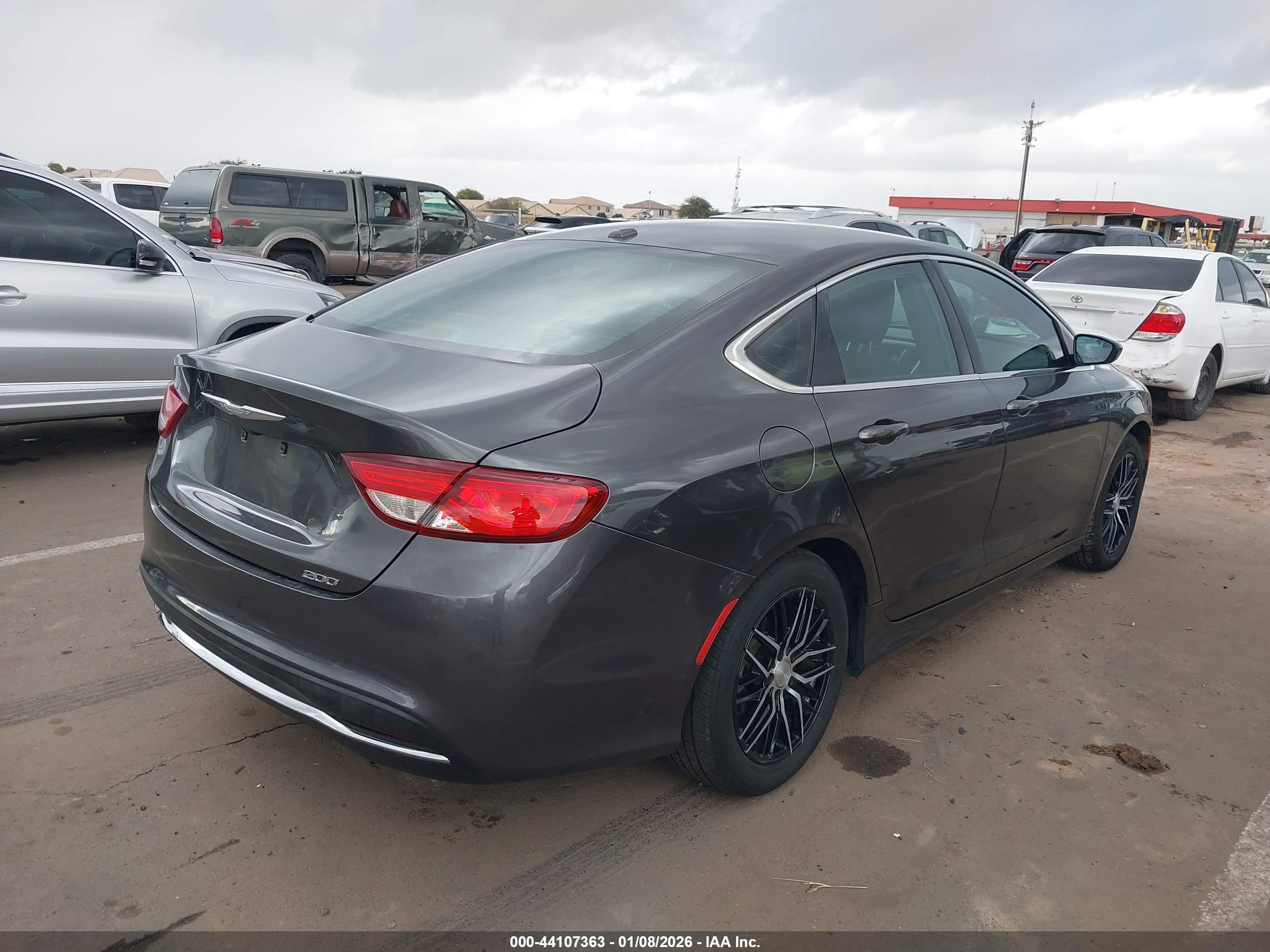 CHRYSLER 200 image 4
